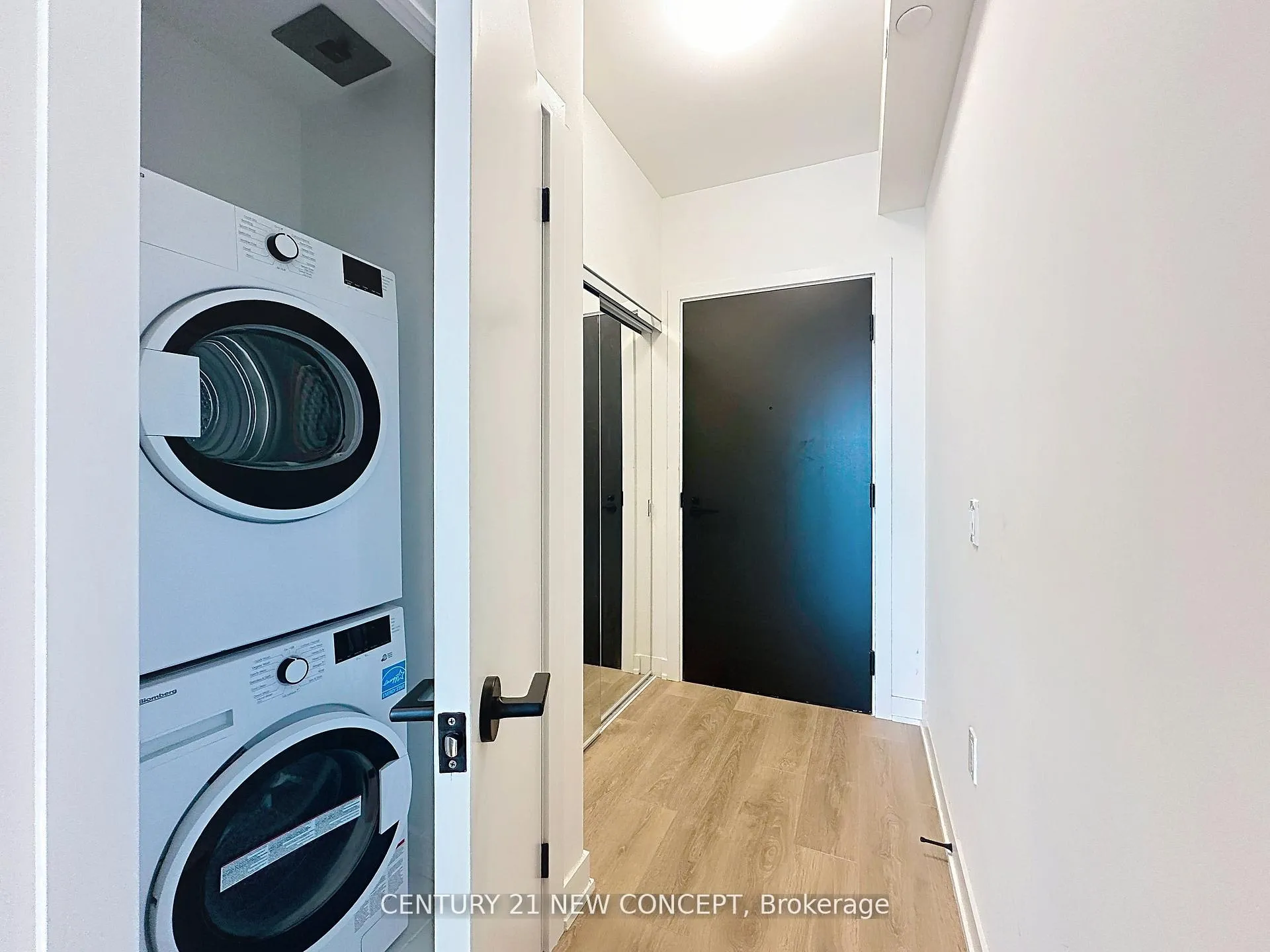 Photo 9 of Unit 3204, 117 Broadway Avenue, Toronto, Mount Pleasant West — HOMEH