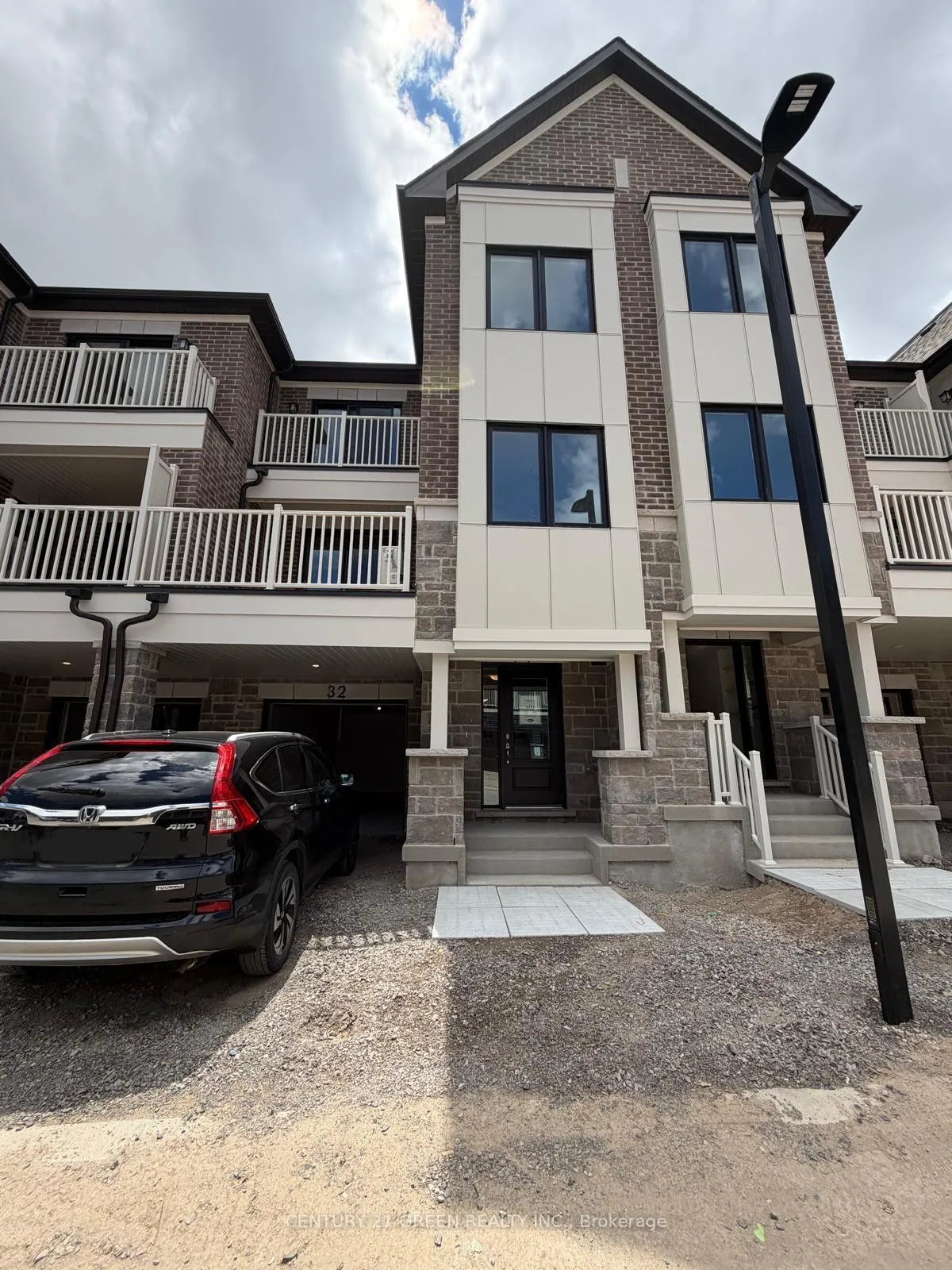 Photo 1 of 32 Canyon Drive, Kitchener, Civic Centre — HOMEH