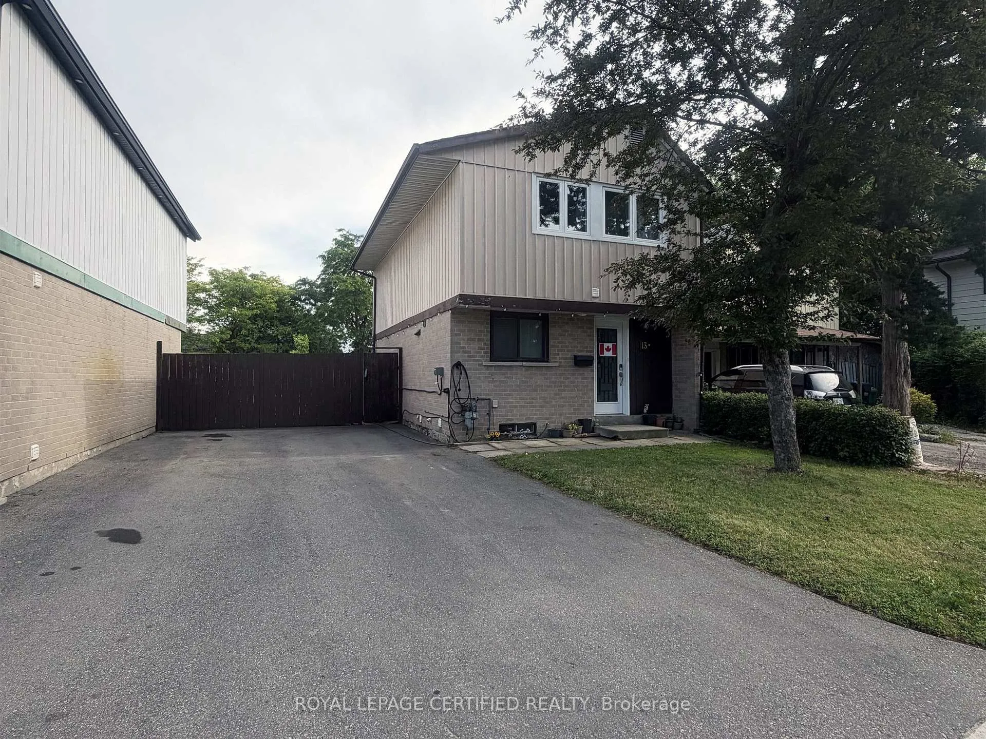 Photo 1 of 13 Greenhills Square, Brampton, Northgate — HOMEH