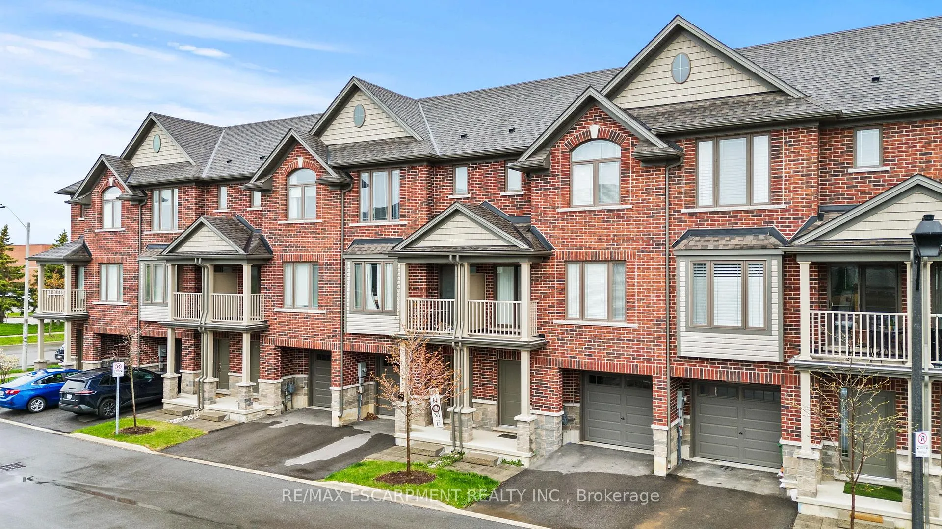 Photo 3 of Unit 4, 19 Picardy Drive, Hamilton, Stoney Creek Mountain — HOMEH