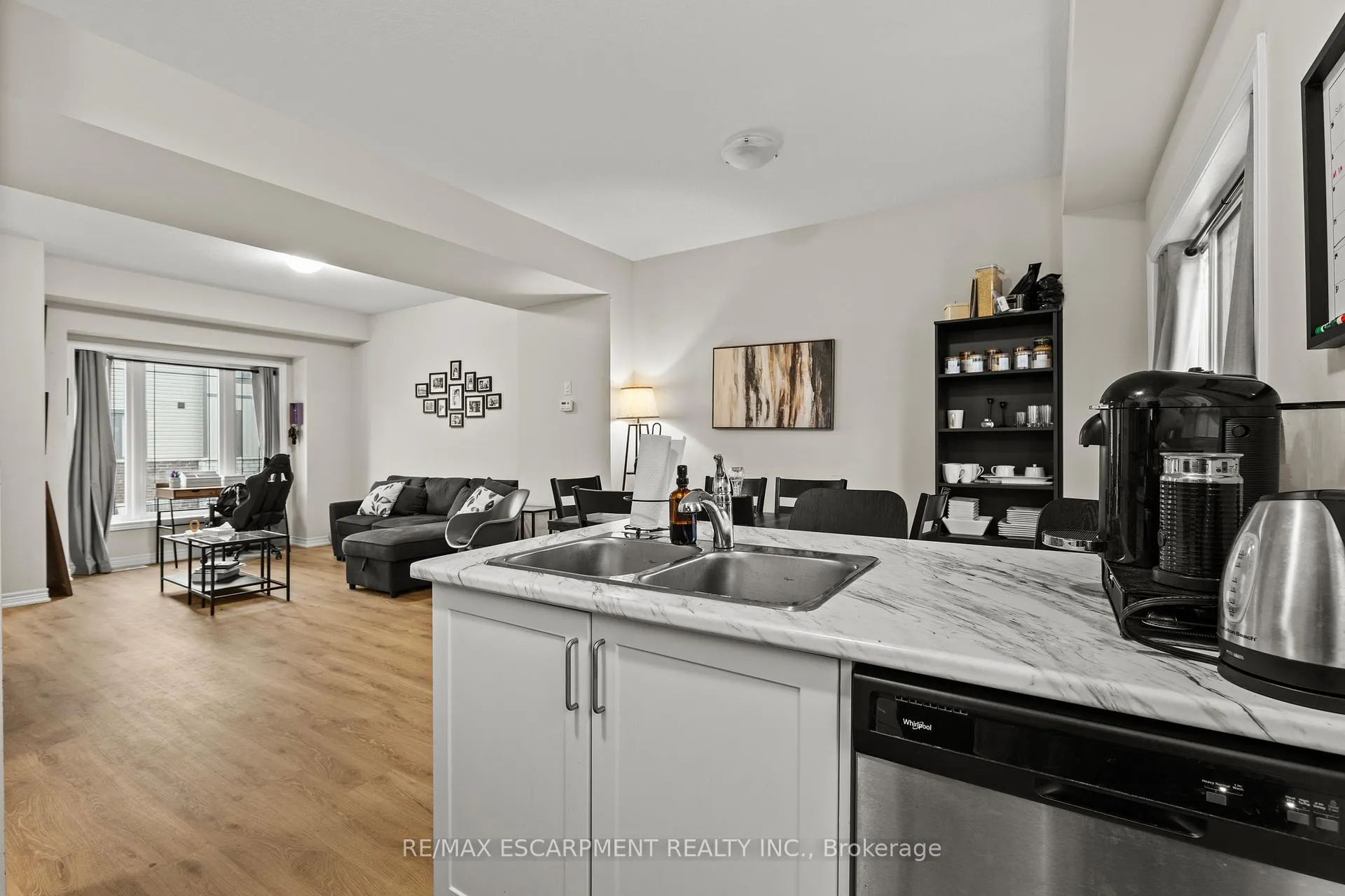 Photo 10 of Unit 4, 19 Picardy Drive, Hamilton, Stoney Creek Mountain — HOMEH