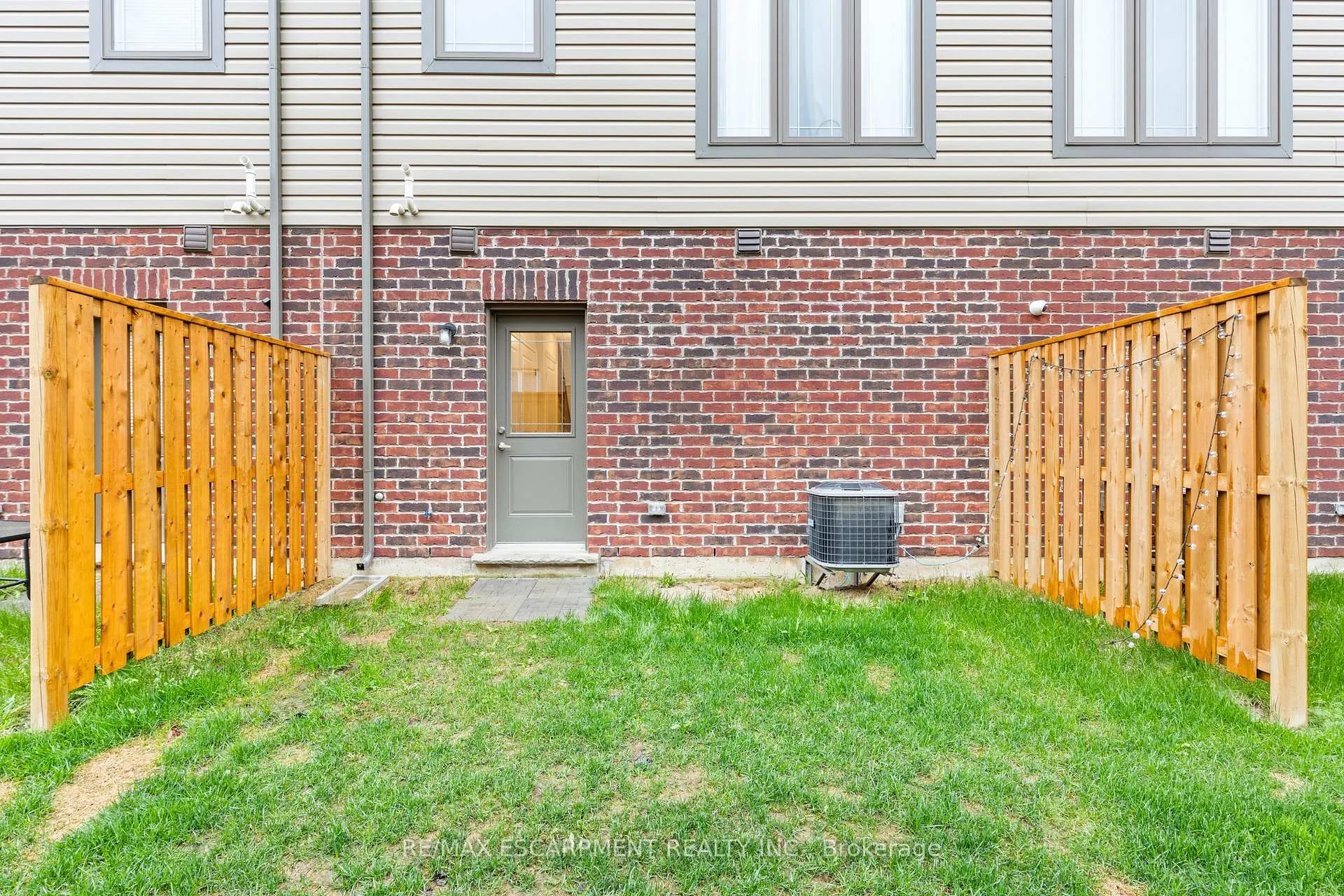 Photo 25 of Unit 4, 19 Picardy Drive, Hamilton, Stoney Creek Mountain — HOMEH