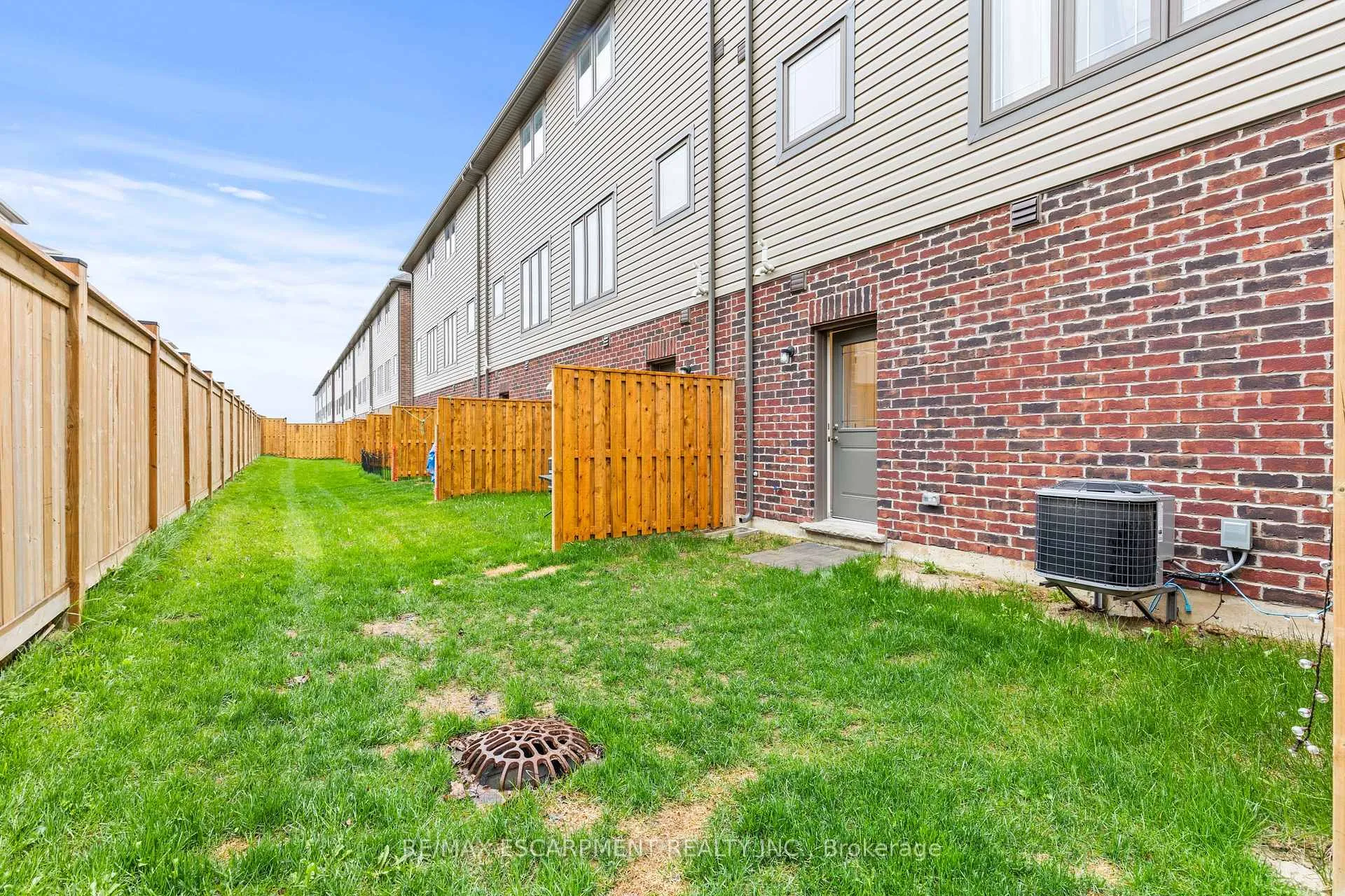 Photo 26 of Unit 4, 19 Picardy Drive, Hamilton, Stoney Creek Mountain — HOMEH