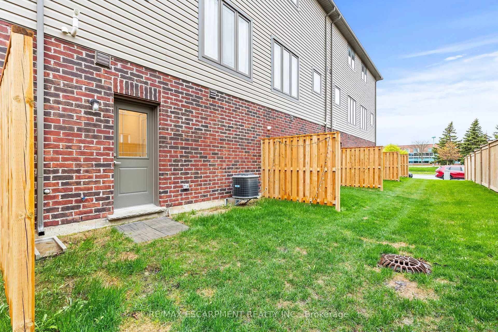 Photo 27 of Unit 4, 19 Picardy Drive, Hamilton, Stoney Creek Mountain — HOMEH