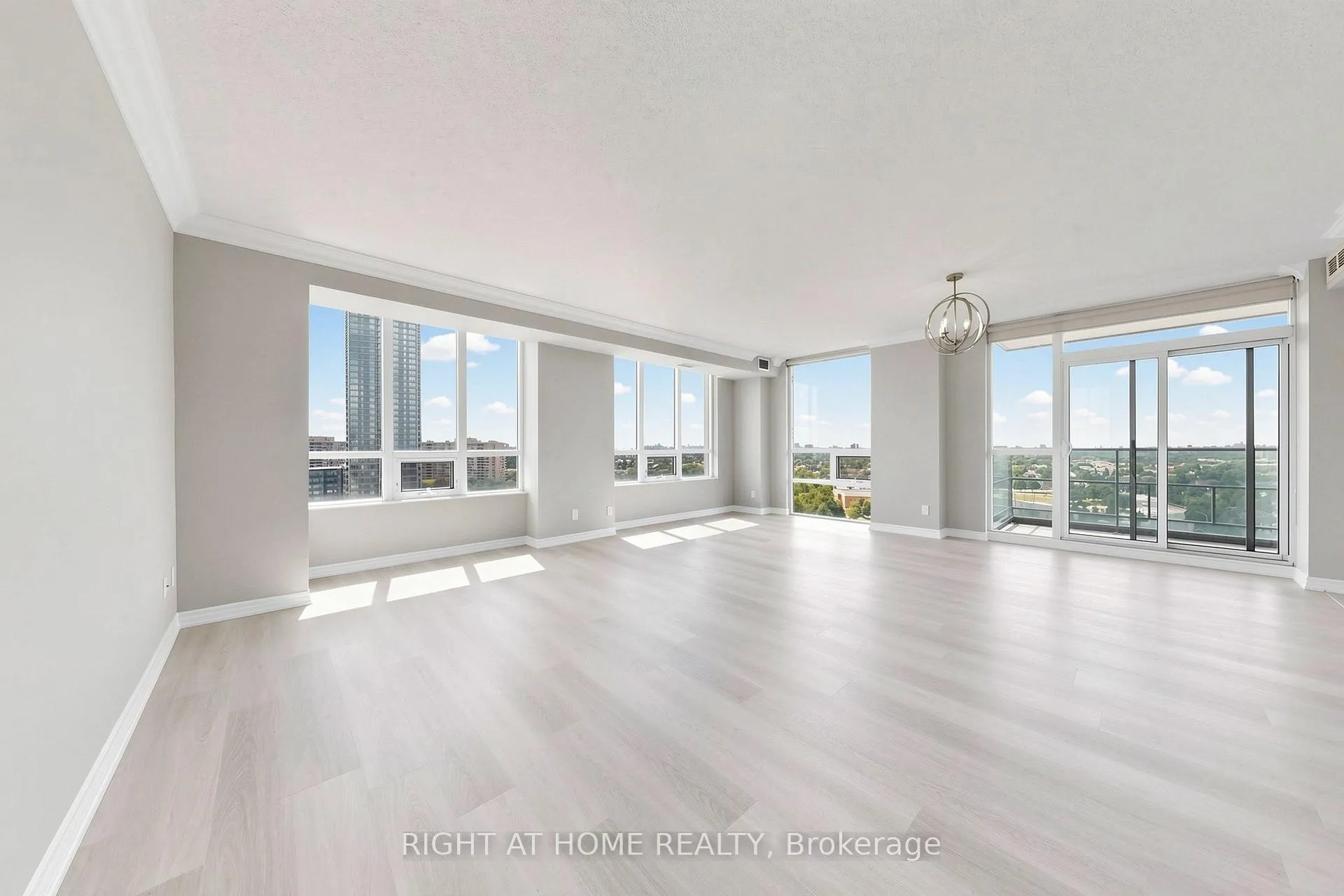 Photo 5 of Unit 1505, 88 Promenade Circle, Vaughan, Brownridge — HOMEH