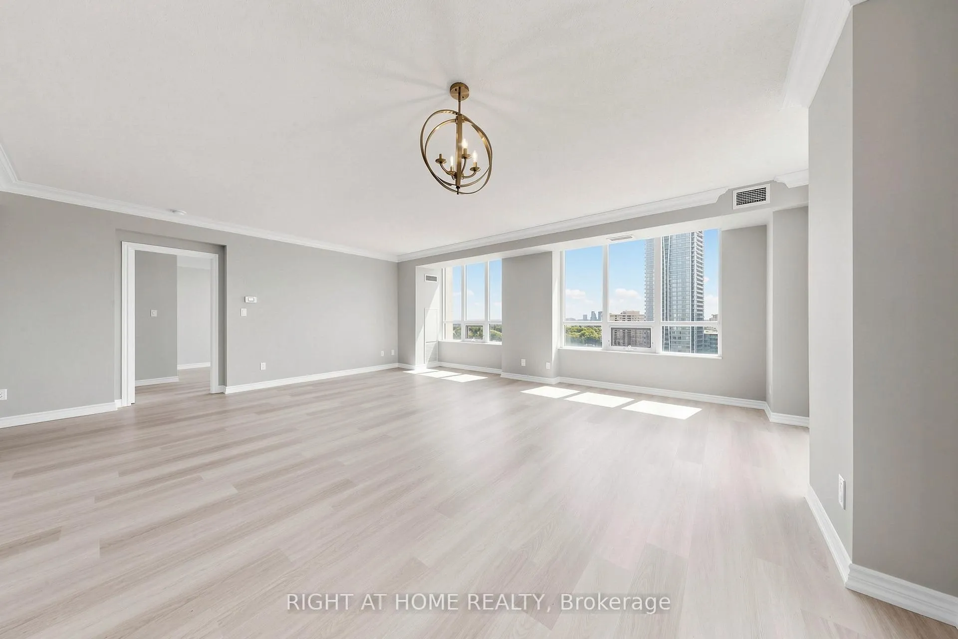 Photo 6 of Unit 1505, 88 Promenade Circle, Vaughan, Brownridge — HOMEH