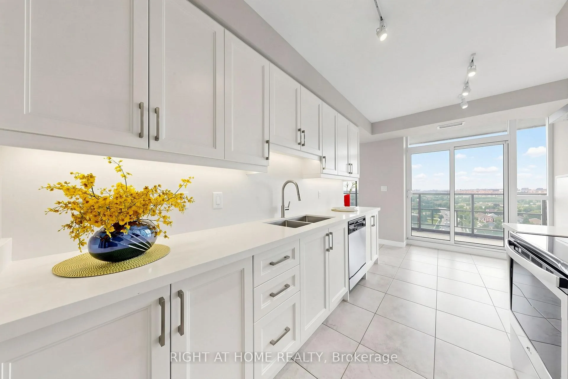 Photo 9 of Unit 1505, 88 Promenade Circle, Vaughan, Brownridge — HOMEH