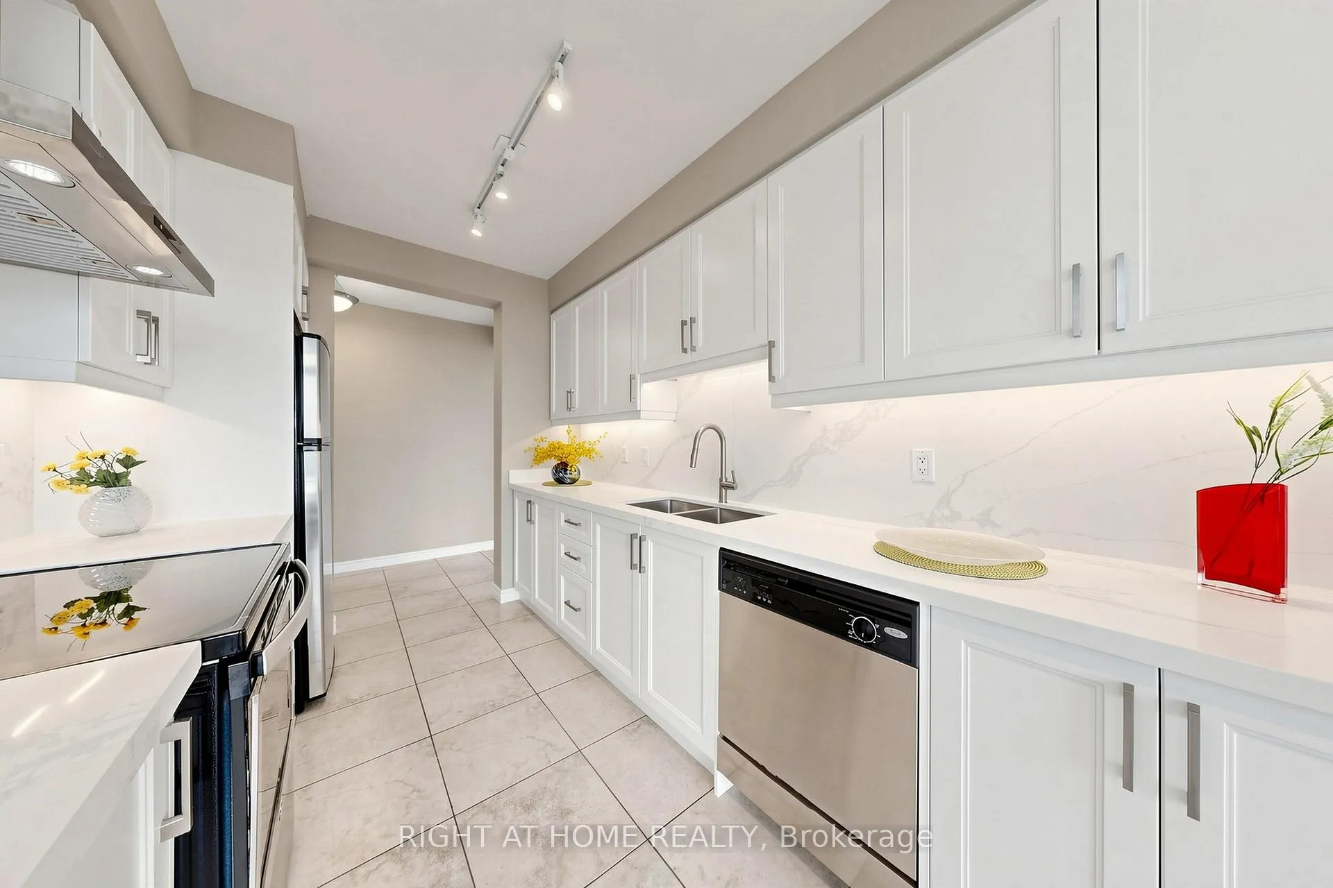 Photo 10 of Unit 1505, 88 Promenade Circle, Vaughan, Brownridge — HOMEH