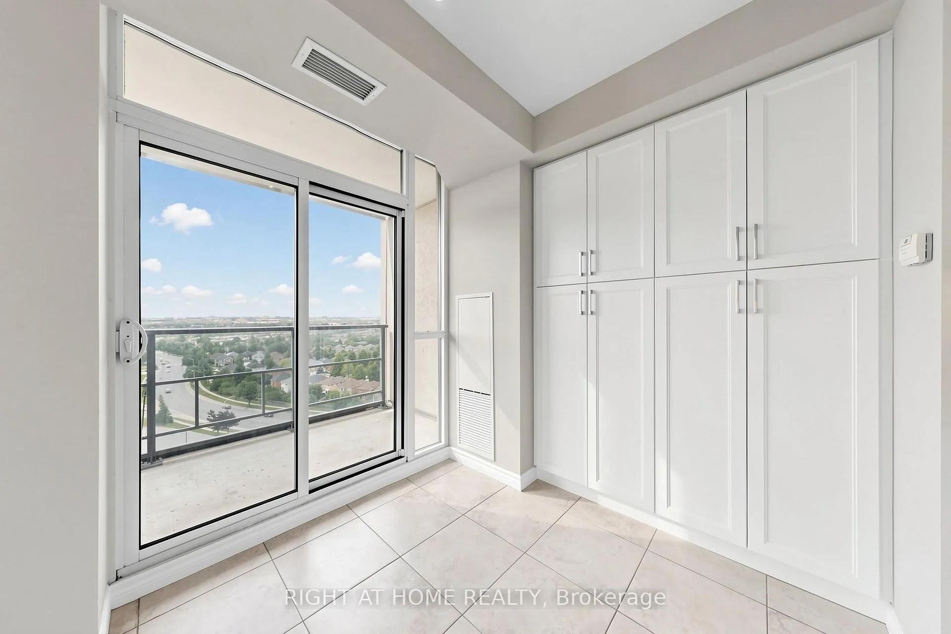 Photo 12 of Unit 1505, 88 Promenade Circle, Vaughan, Brownridge — HOMEH