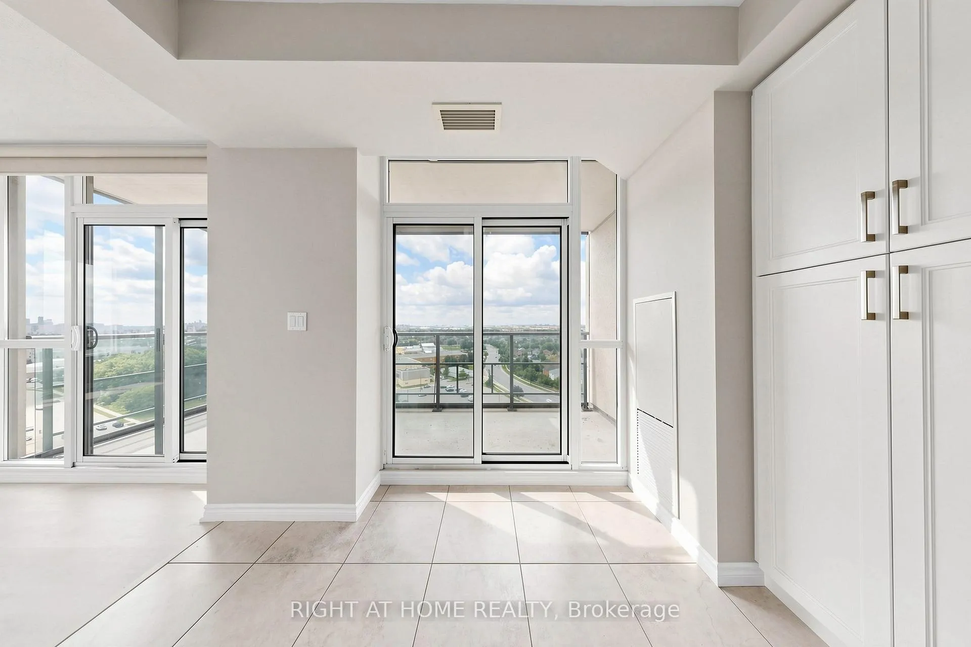 Photo 13 of Unit 1505, 88 Promenade Circle, Vaughan, Brownridge — HOMEH