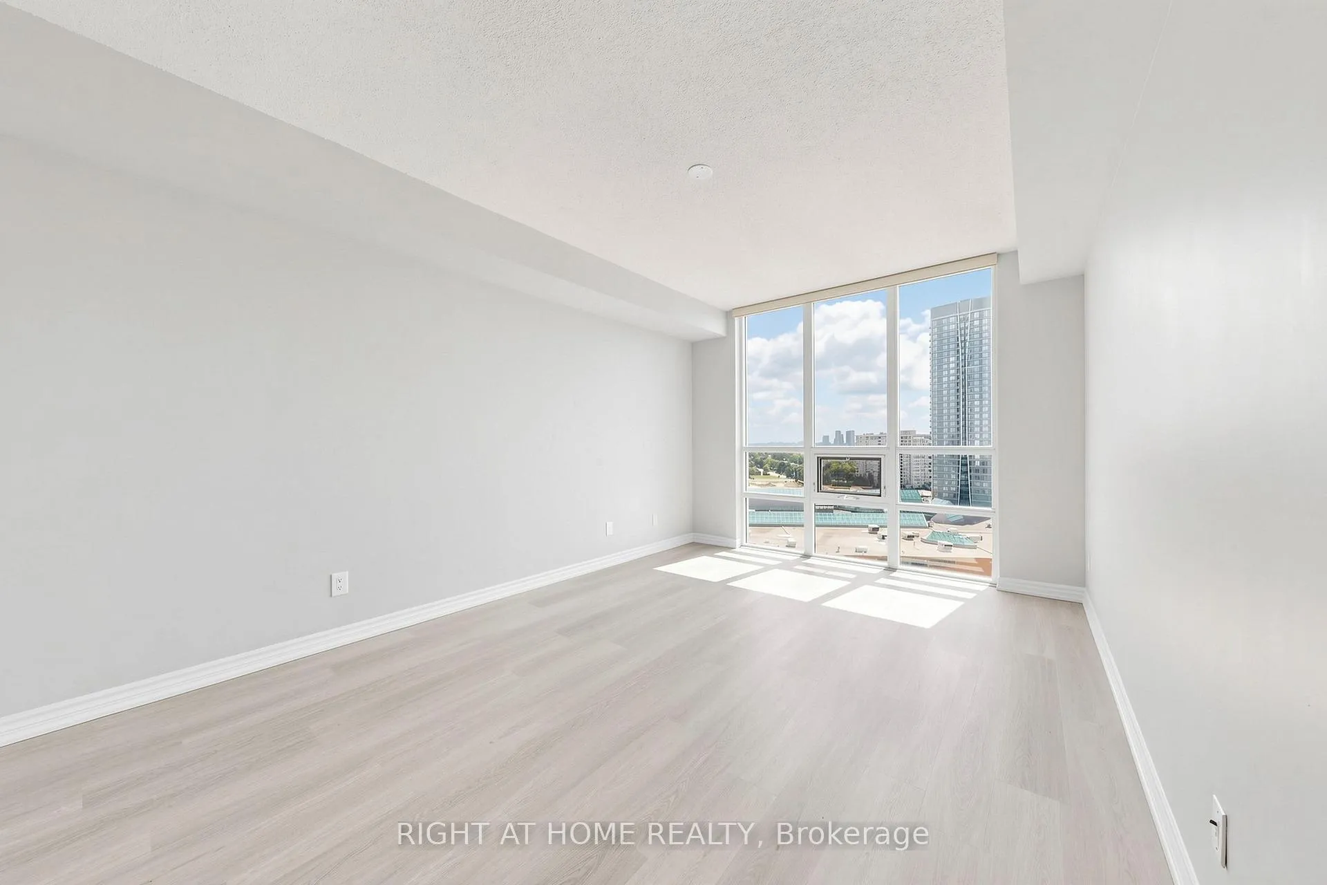 Photo 16 of Unit 1505, 88 Promenade Circle, Vaughan, Brownridge — HOMEH