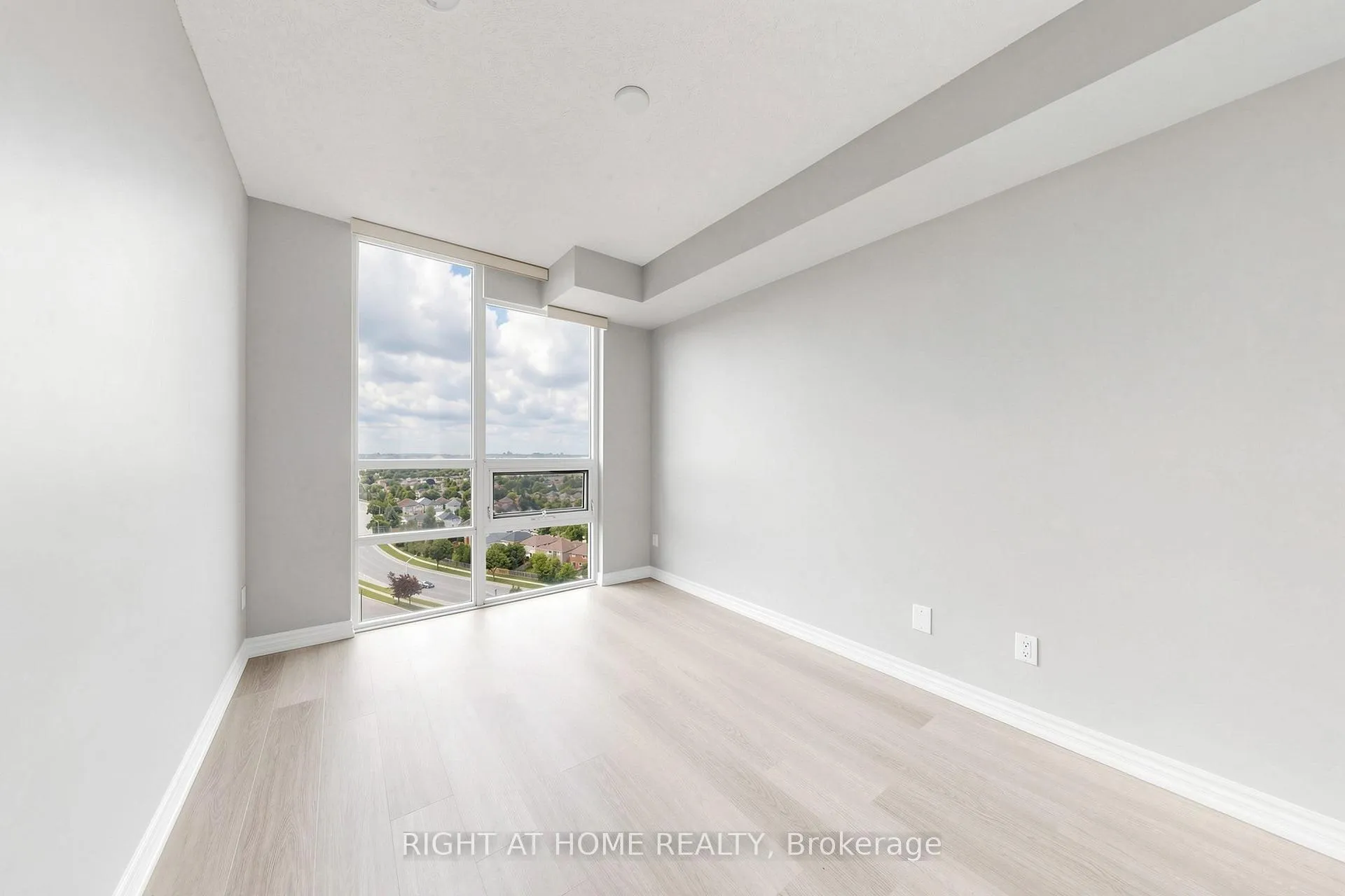 Photo 19 of Unit 1505, 88 Promenade Circle, Vaughan, Brownridge — HOMEH