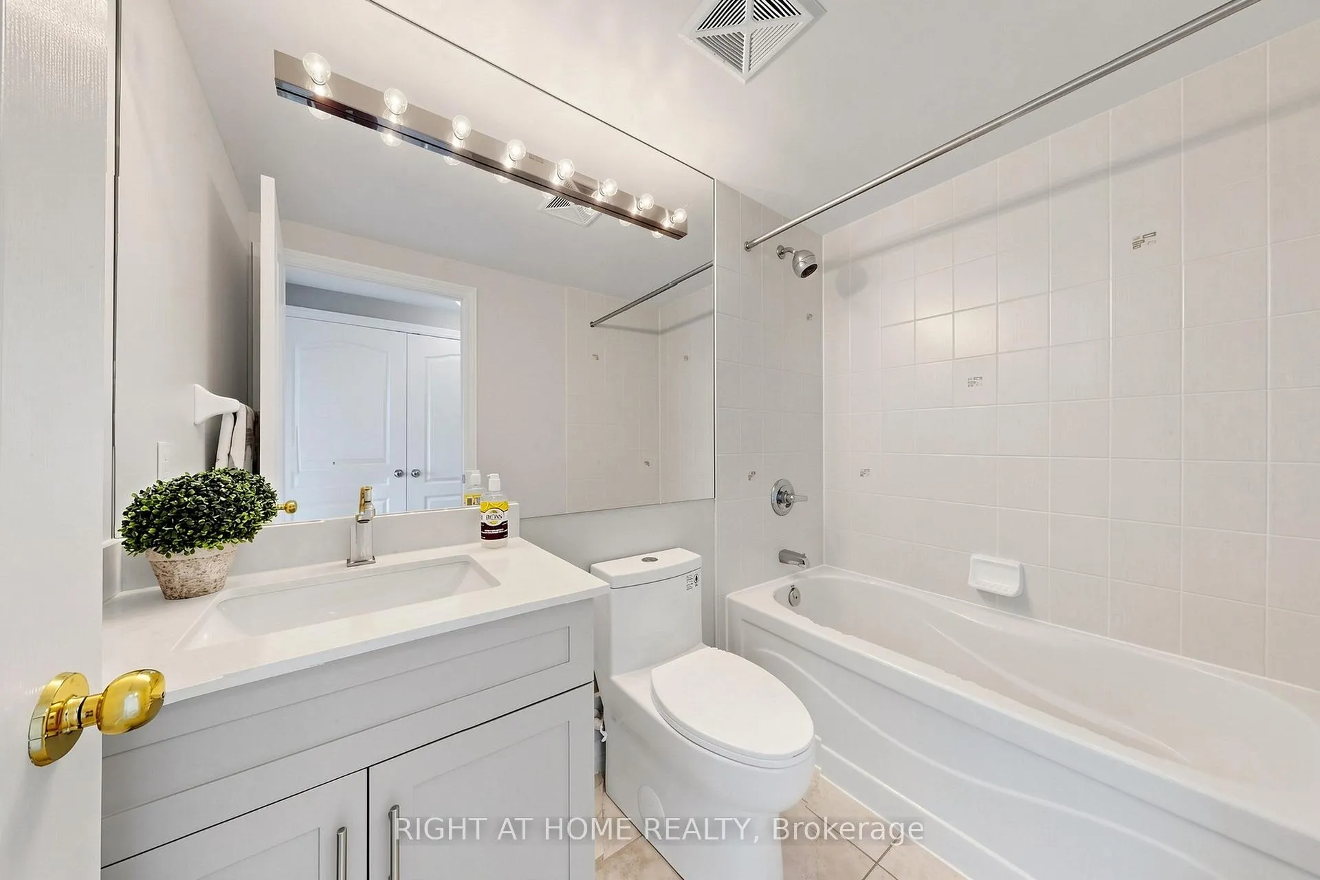 Photo 20 of Unit 1505, 88 Promenade Circle, Vaughan, Brownridge — HOMEH