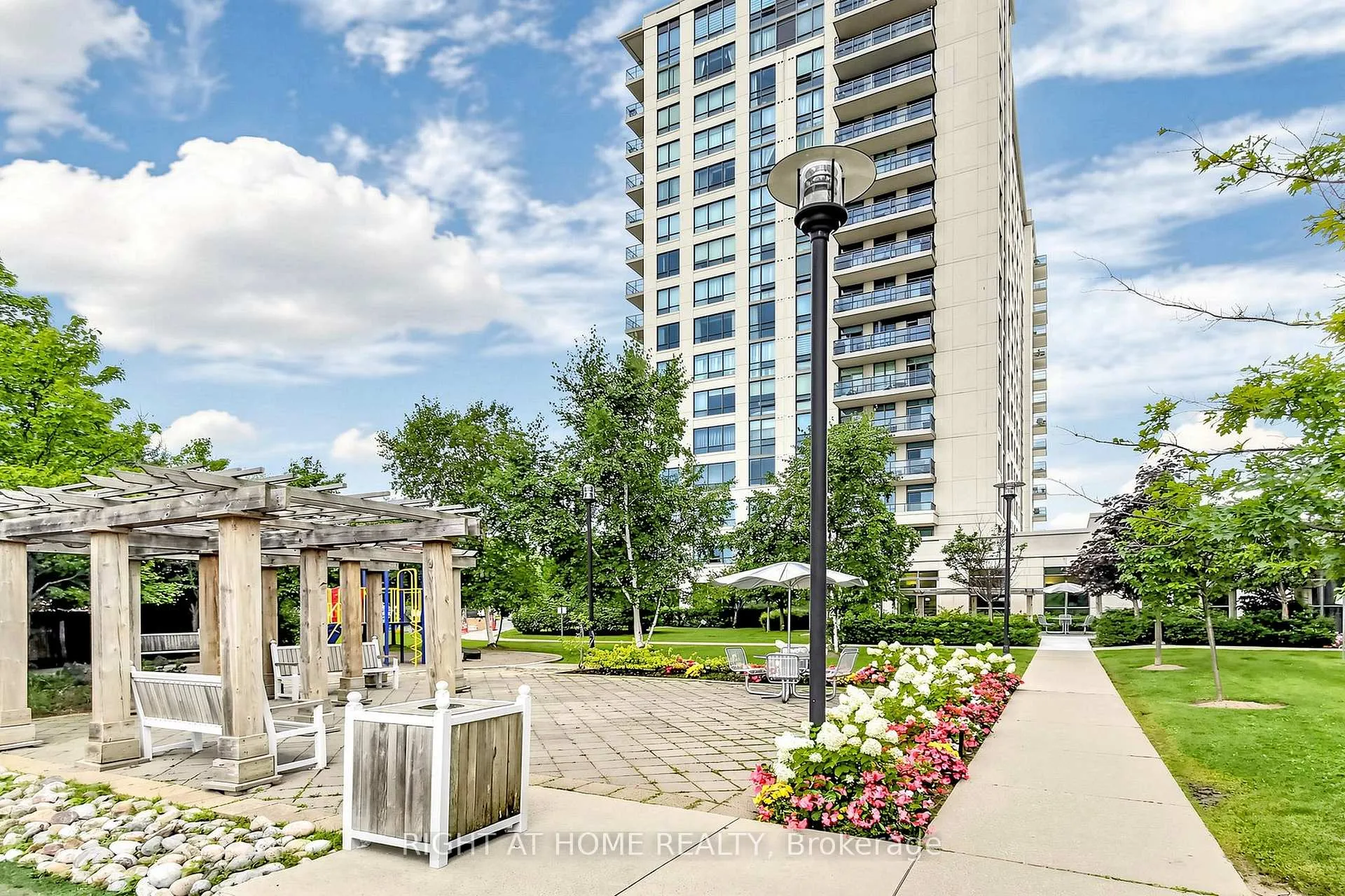 Photo 34 of Unit 1505, 88 Promenade Circle, Vaughan, Brownridge — HOMEH
