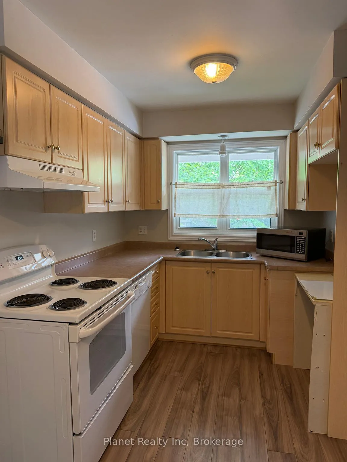 Photo 4 of Unit 101, 240 London Road W, Guelph, Downtown — HOMEH