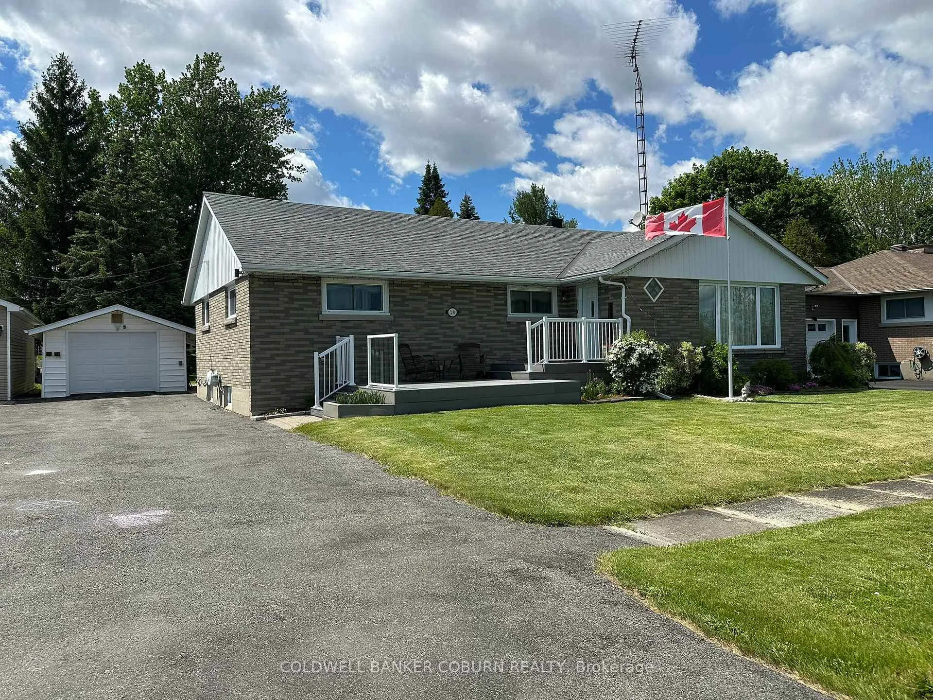 Photo 1 of 20 Elizabeth Drive, South Dundas, Iroquois — HOMEH