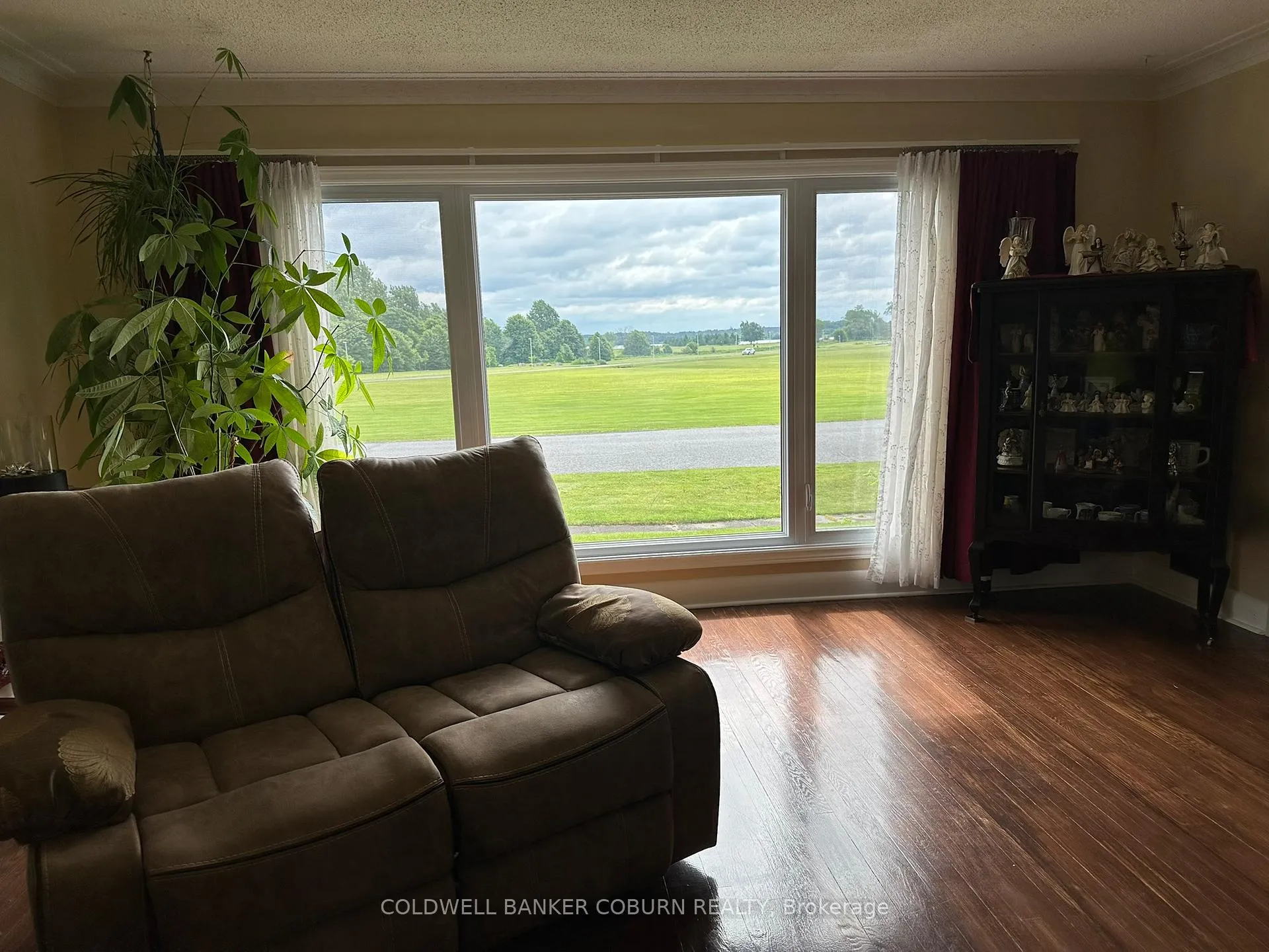 Photo 3 of 20 Elizabeth Drive, South Dundas, Iroquois — HOMEH