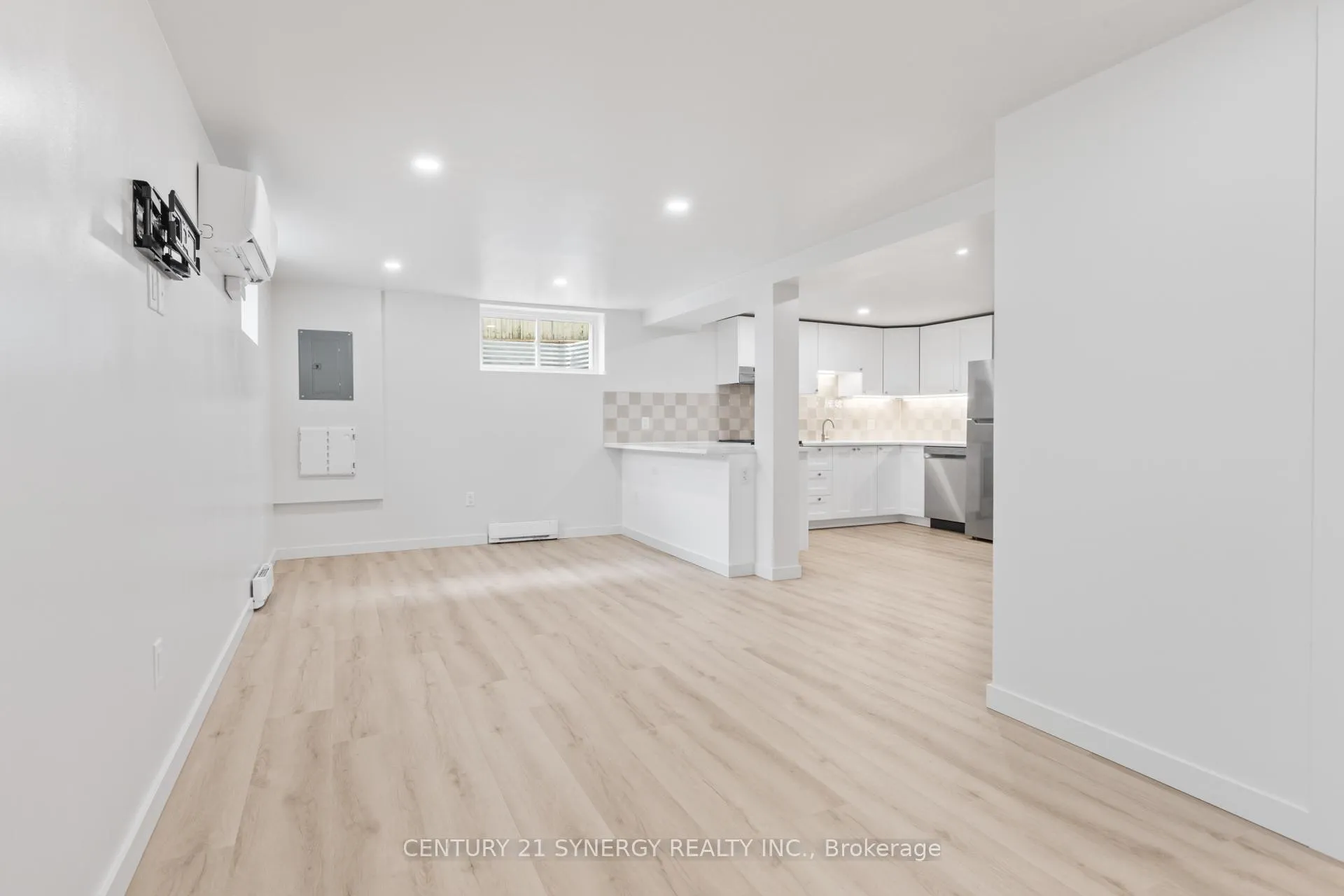 Photo 3 of Unit C, 93C Tarquin Crescent, Ottawa, Westcliffe Estates — HOMEH