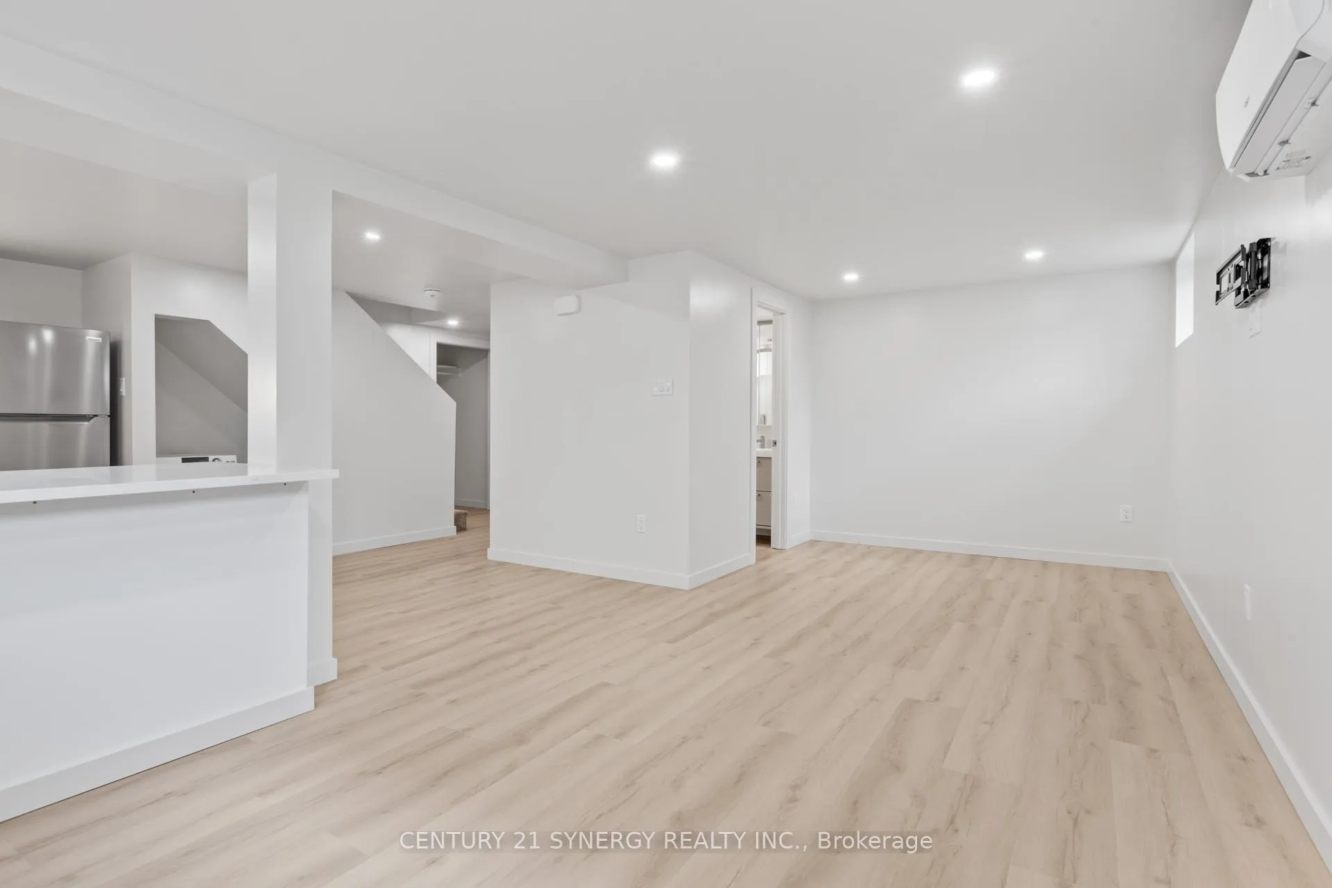 Photo 4 of Unit C, 93C Tarquin Crescent, Ottawa, Westcliffe Estates — HOMEH