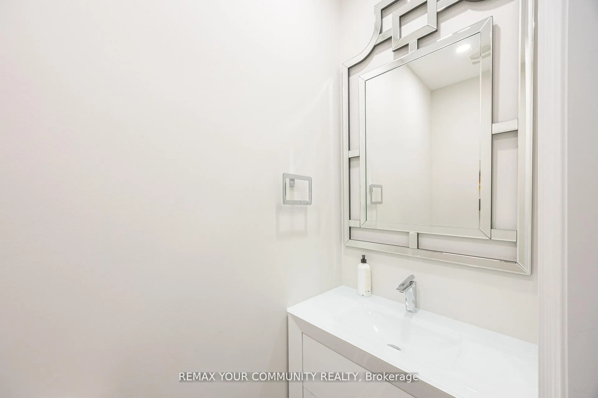 Photo 6 of 65 Bristlewood Crescent, Vaughan, Patterson — HOMEH
