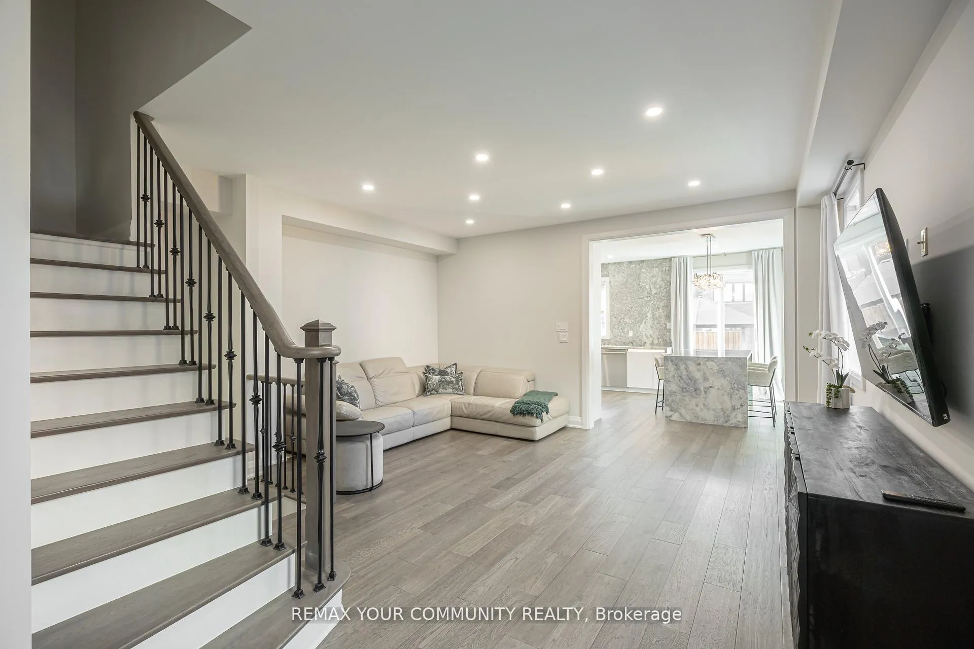 Photo 7 of 65 Bristlewood Crescent, Vaughan, Patterson — HOMEH