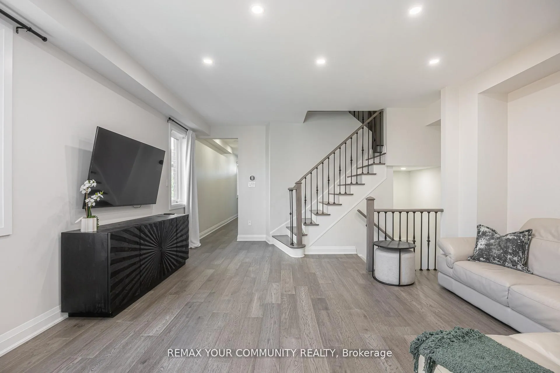 Photo 9 of 65 Bristlewood Crescent, Vaughan, Patterson — HOMEH