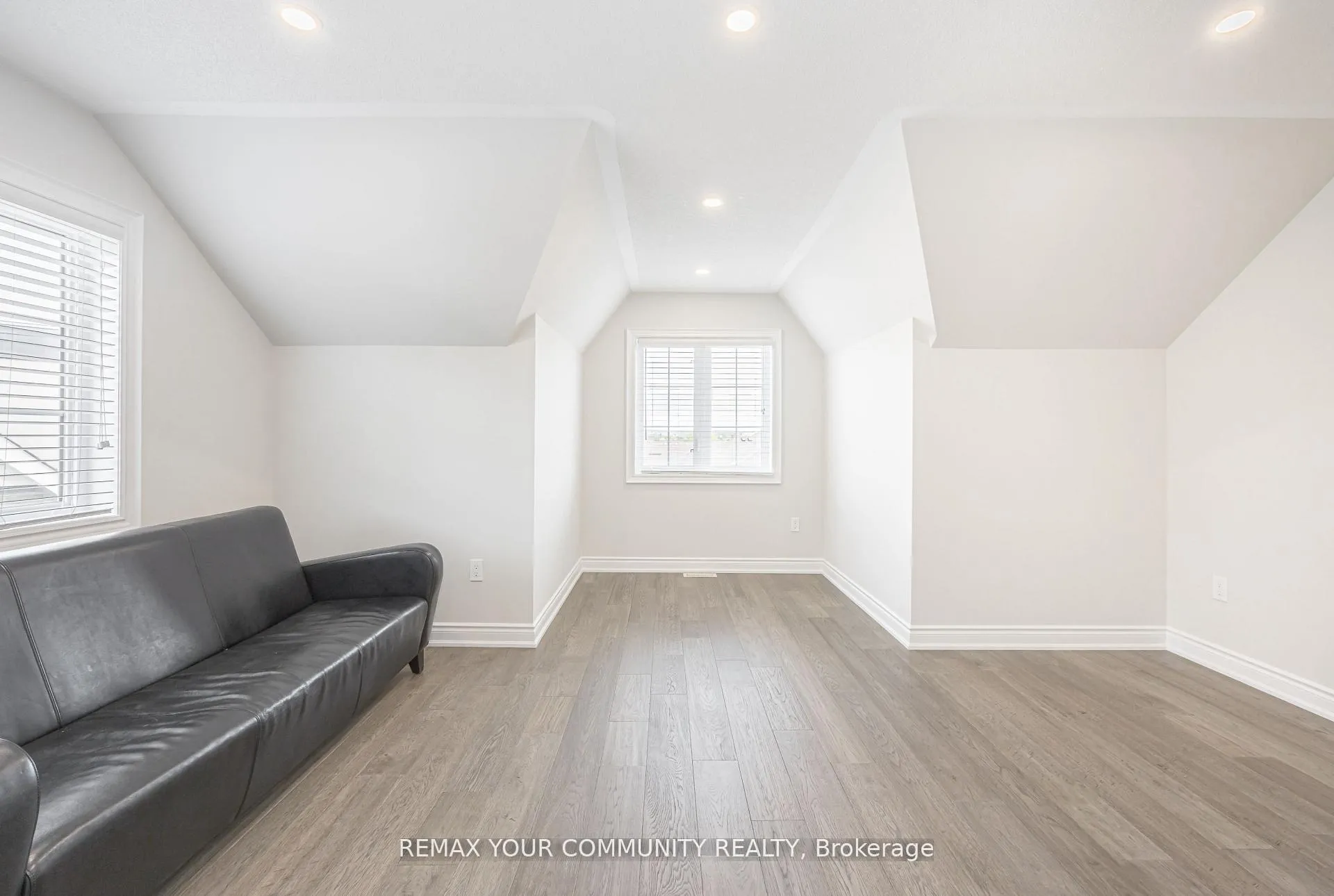 Photo 33 of 65 Bristlewood Crescent, Vaughan, Patterson — HOMEH