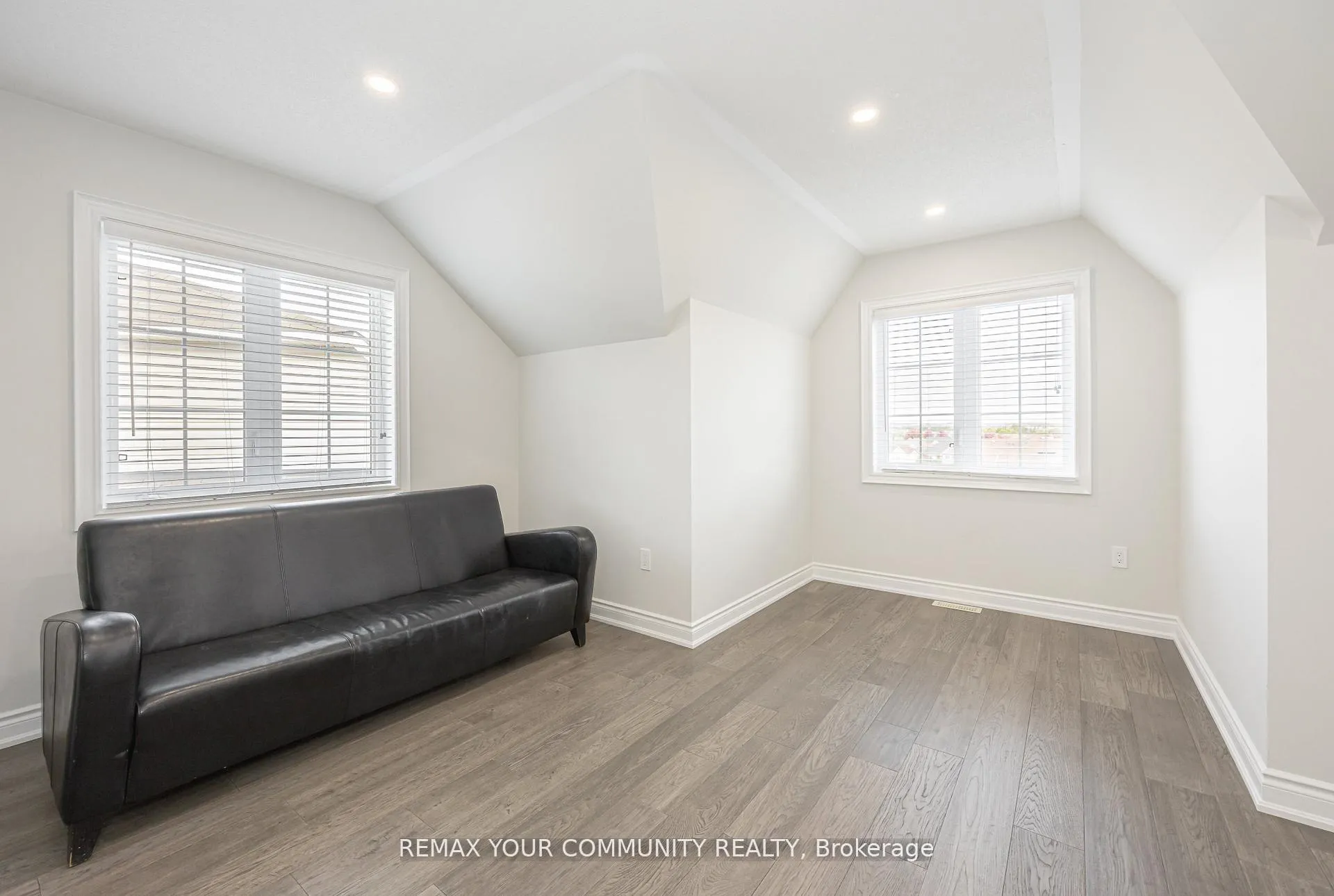 Photo 34 of 65 Bristlewood Crescent, Vaughan, Patterson — HOMEH