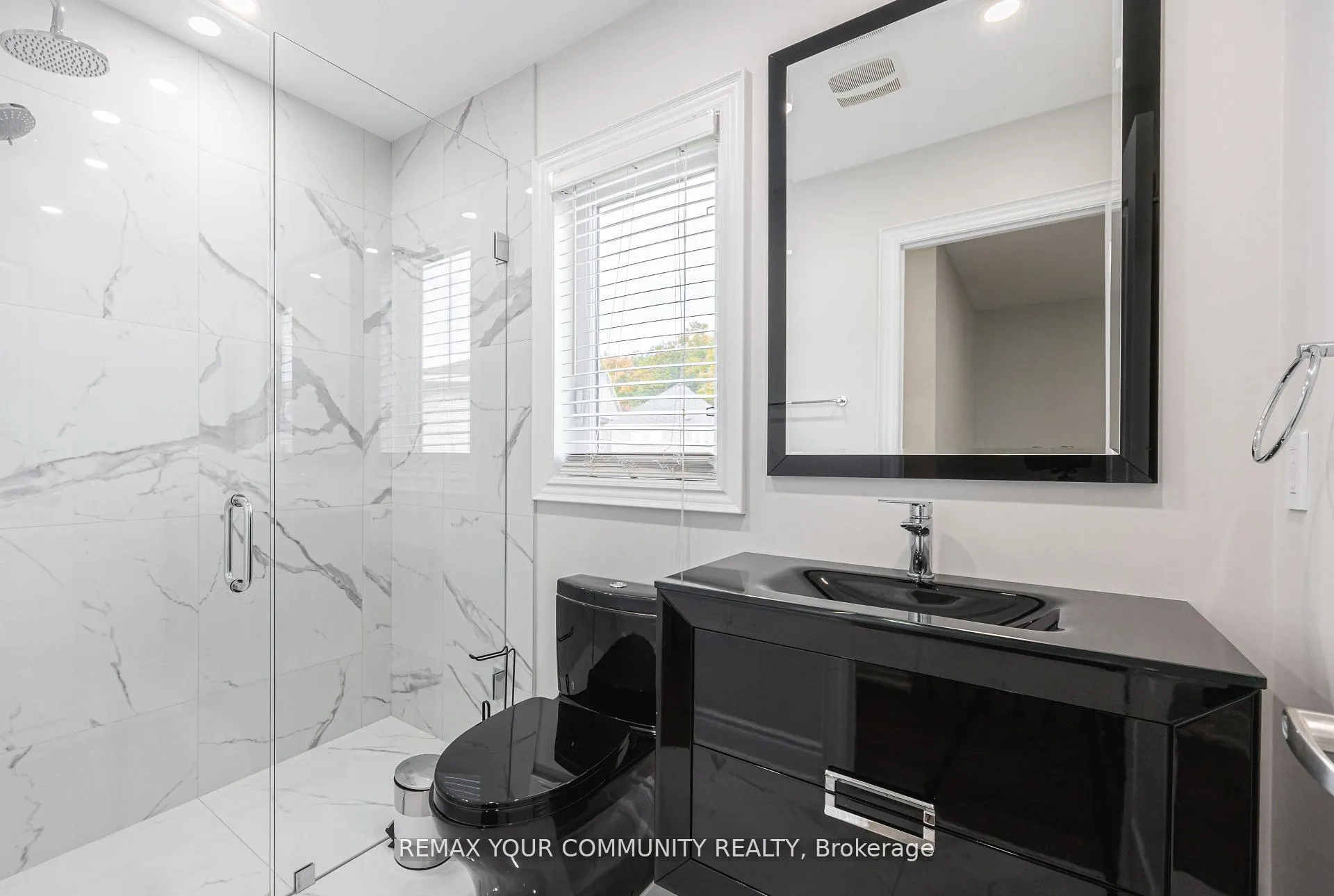 Photo 39 of 65 Bristlewood Crescent, Vaughan, Patterson — HOMEH