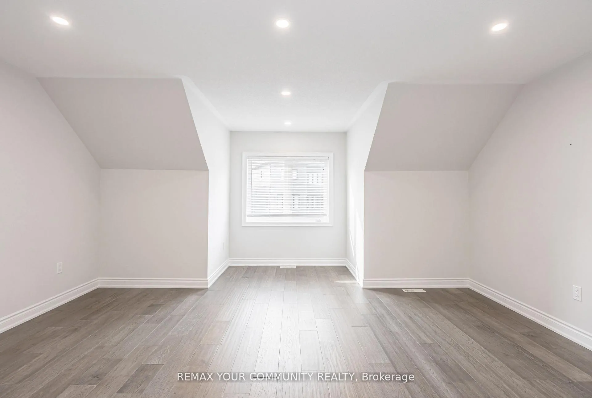 Photo 40 of 65 Bristlewood Crescent, Vaughan, Patterson — HOMEH