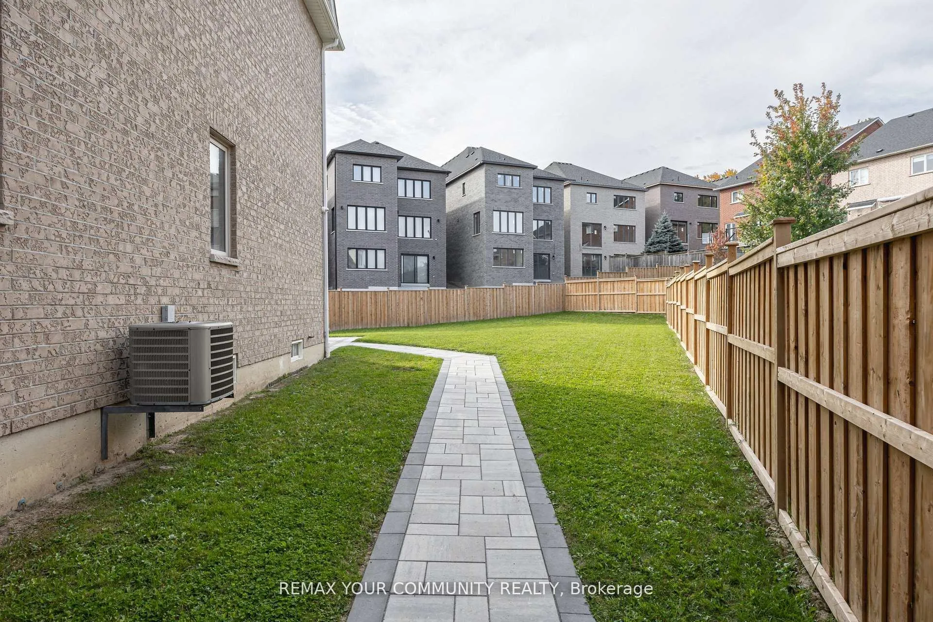 Photo 42 of 65 Bristlewood Crescent, Vaughan, Patterson — HOMEH