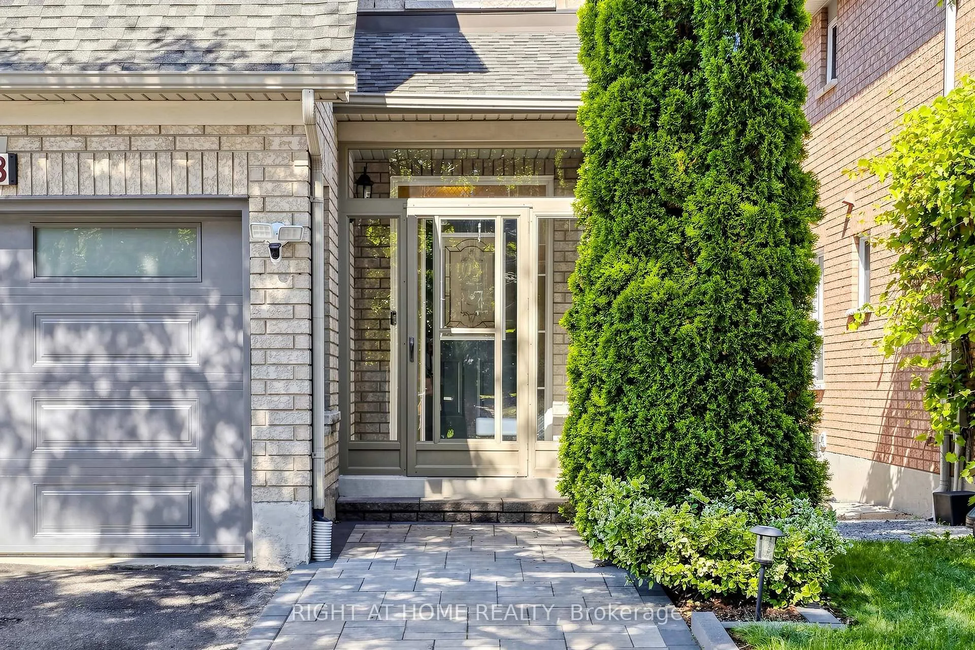 Photo 4 of 48 Harmony Road, Vaughan, Patterson — HOMEH