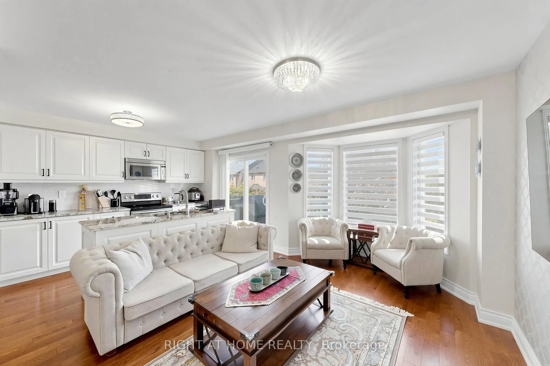 Photo 7 of 48 Harmony Road, Vaughan, Patterson — HOMEH