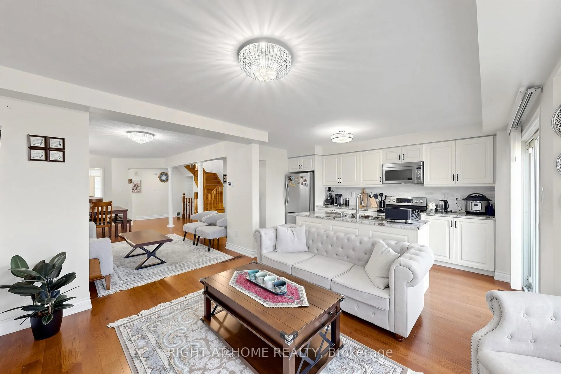 Photo 9 of 48 Harmony Road, Vaughan, Patterson — HOMEH
