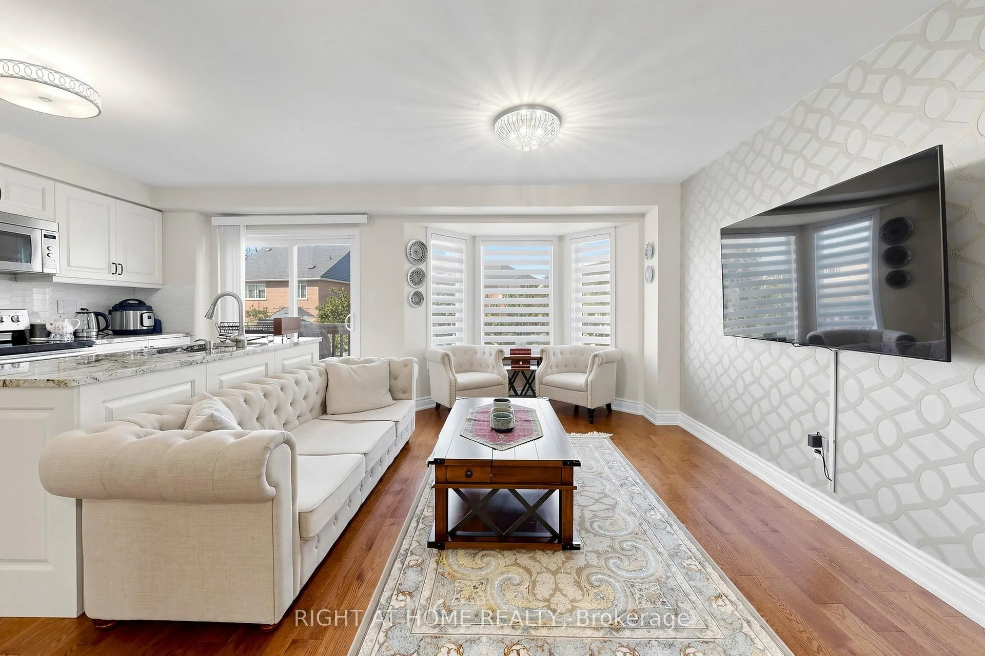 Photo 10 of 48 Harmony Road, Vaughan, Patterson — HOMEH