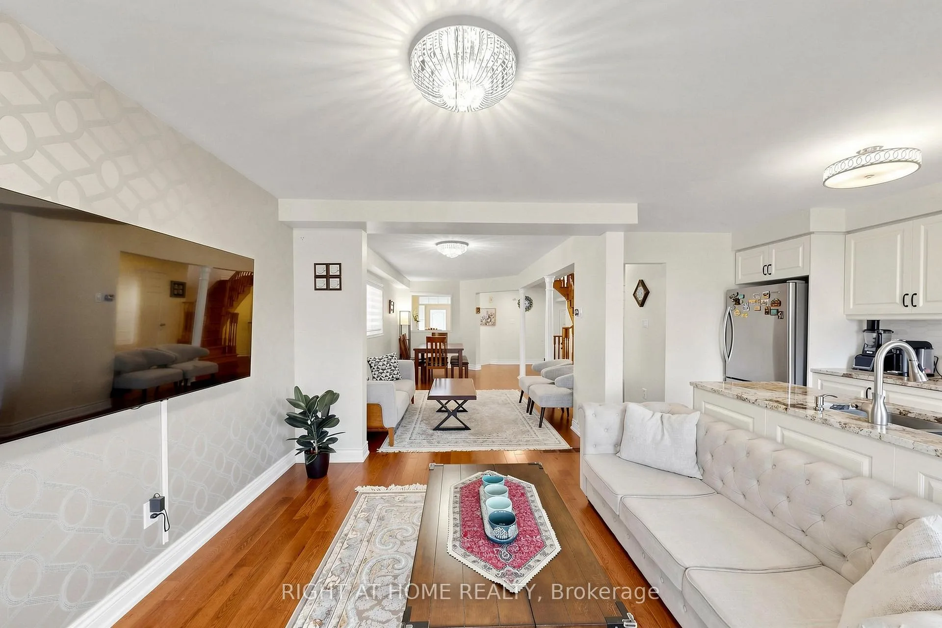 Photo 11 of 48 Harmony Road, Vaughan, Patterson — HOMEH