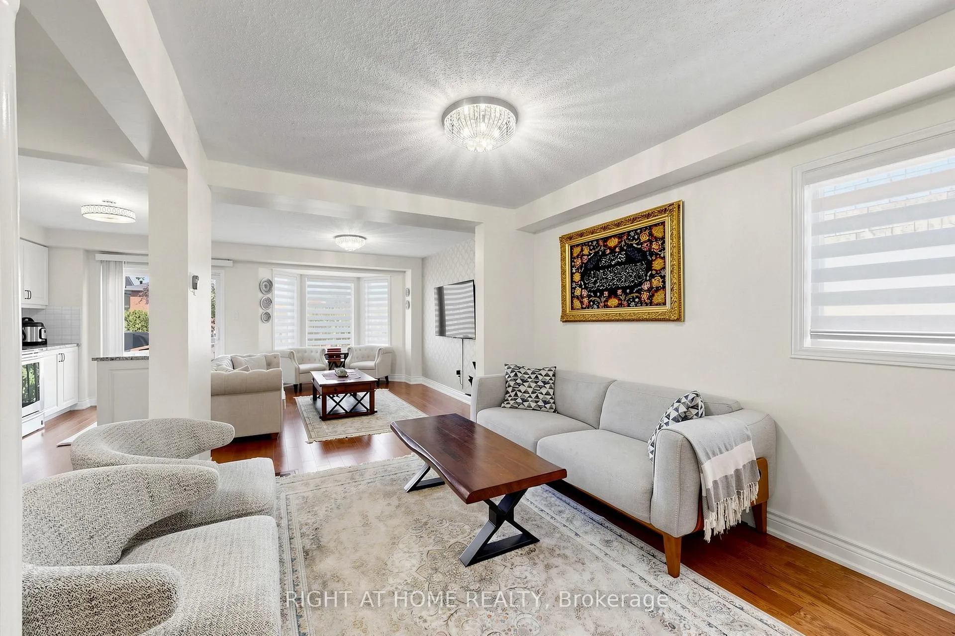 Photo 12 of 48 Harmony Road, Vaughan, Patterson — HOMEH