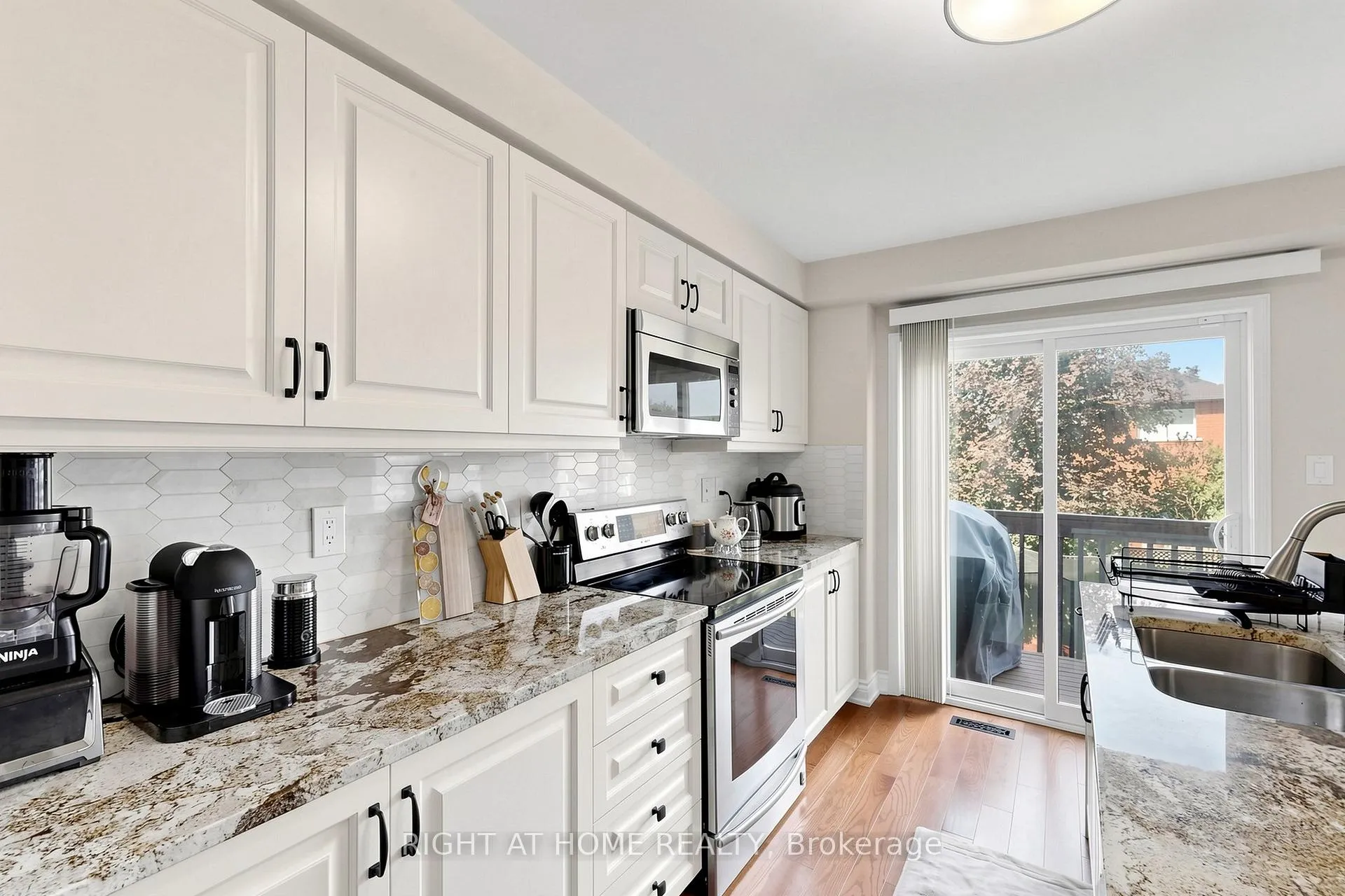 Photo 21 of 48 Harmony Road, Vaughan, Patterson — HOMEH