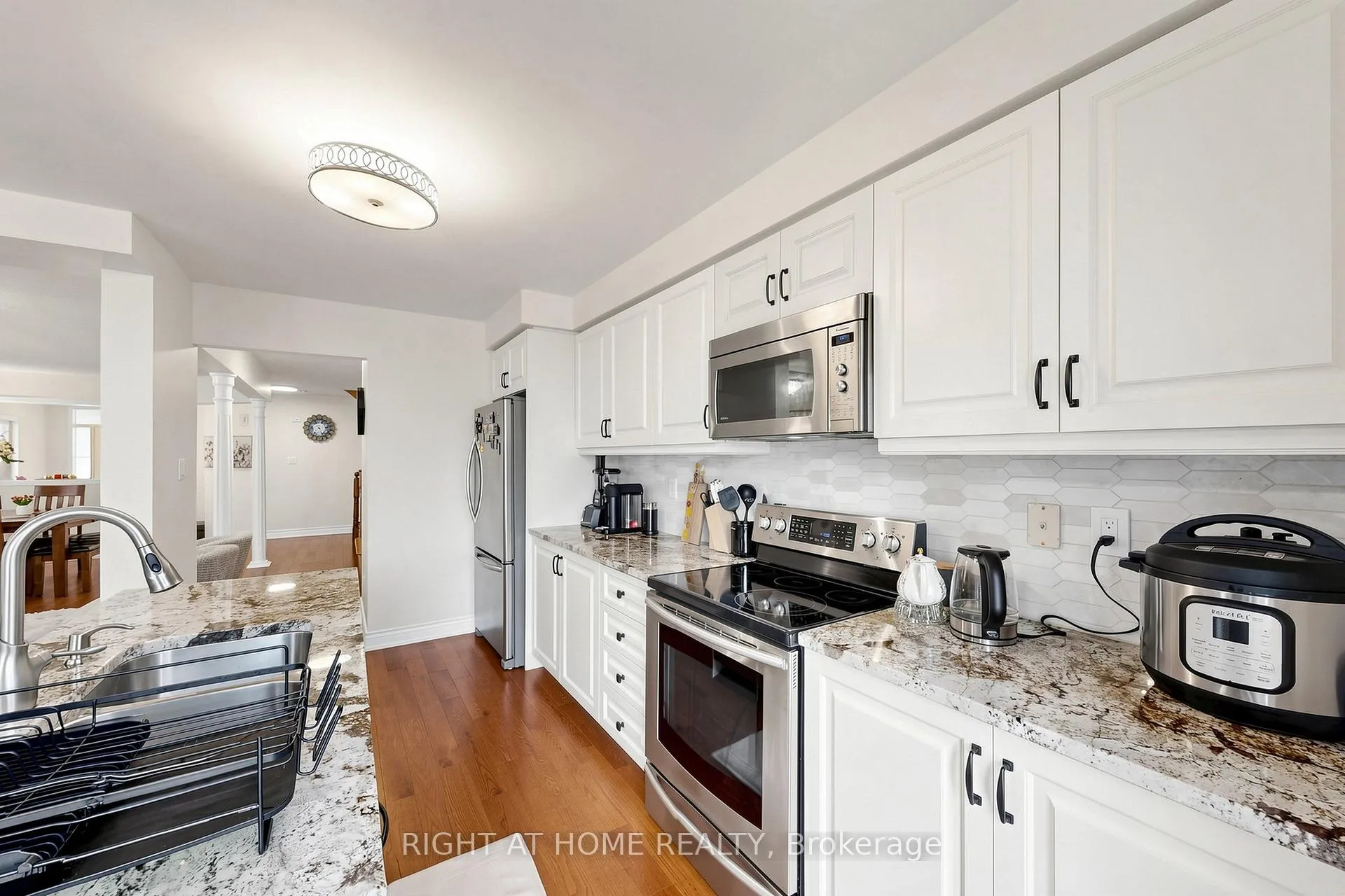 Photo 22 of 48 Harmony Road, Vaughan, Patterson — HOMEH