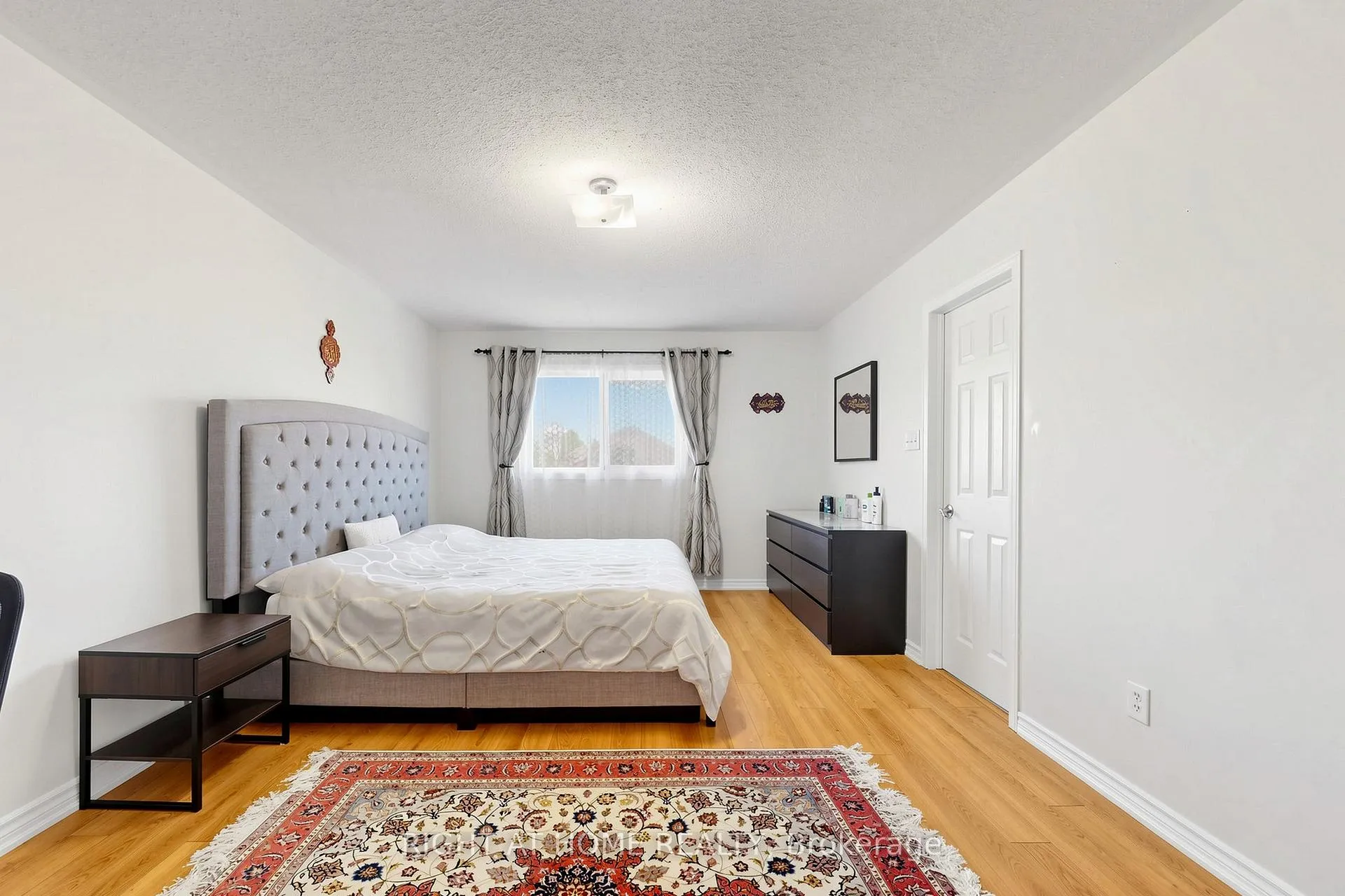Photo 32 of 48 Harmony Road, Vaughan, Patterson — HOMEH