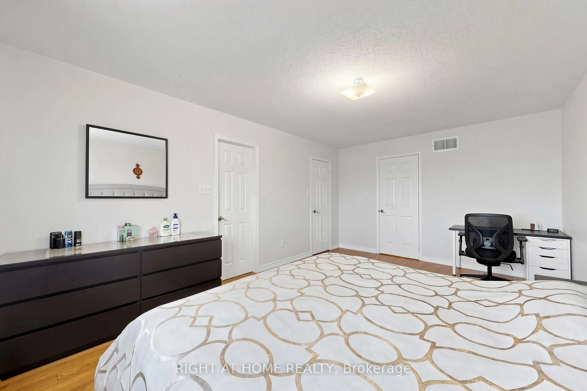 Photo 33 of 48 Harmony Road, Vaughan, Patterson — HOMEH