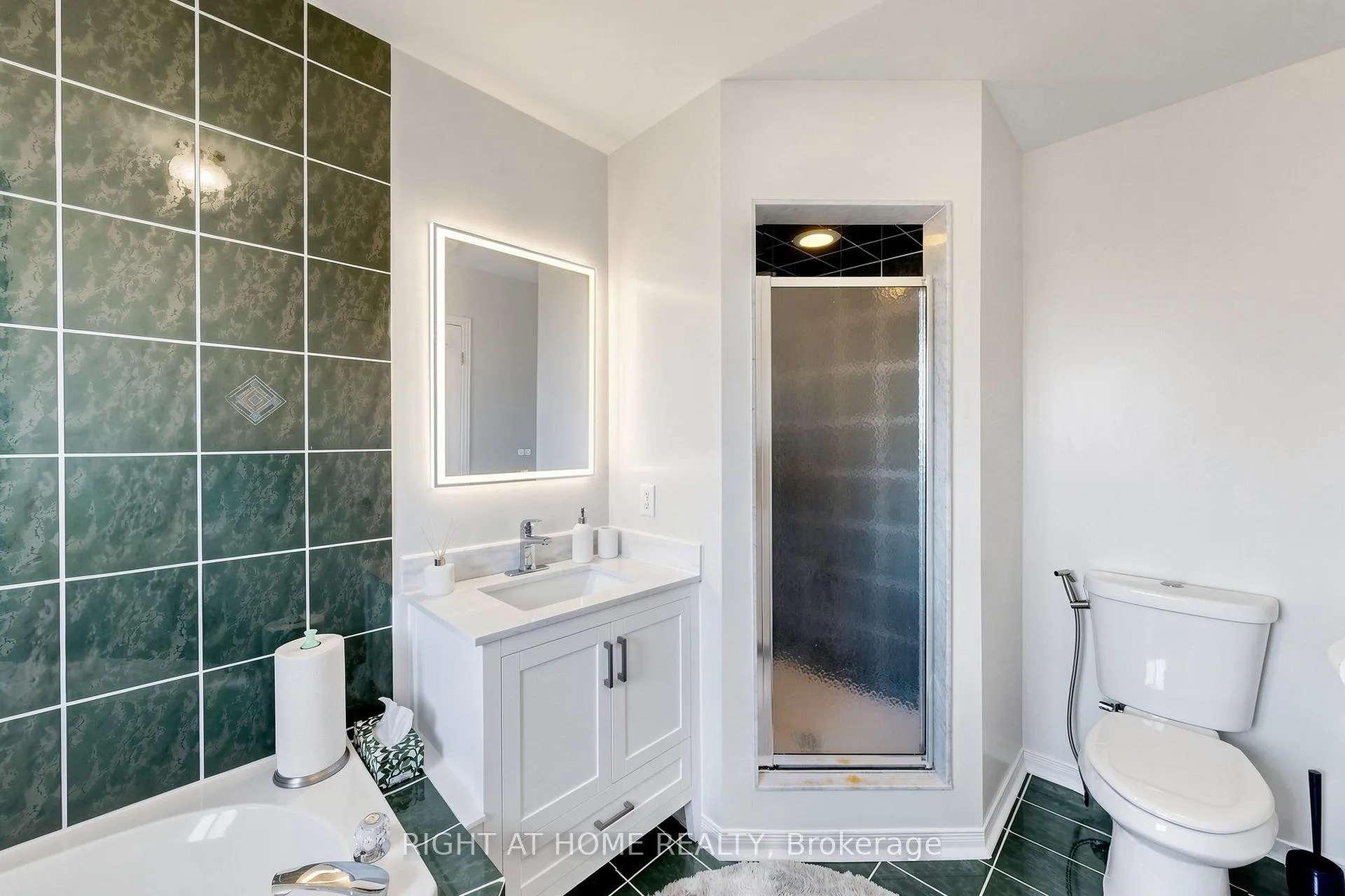 Photo 35 of 48 Harmony Road, Vaughan, Patterson — HOMEH