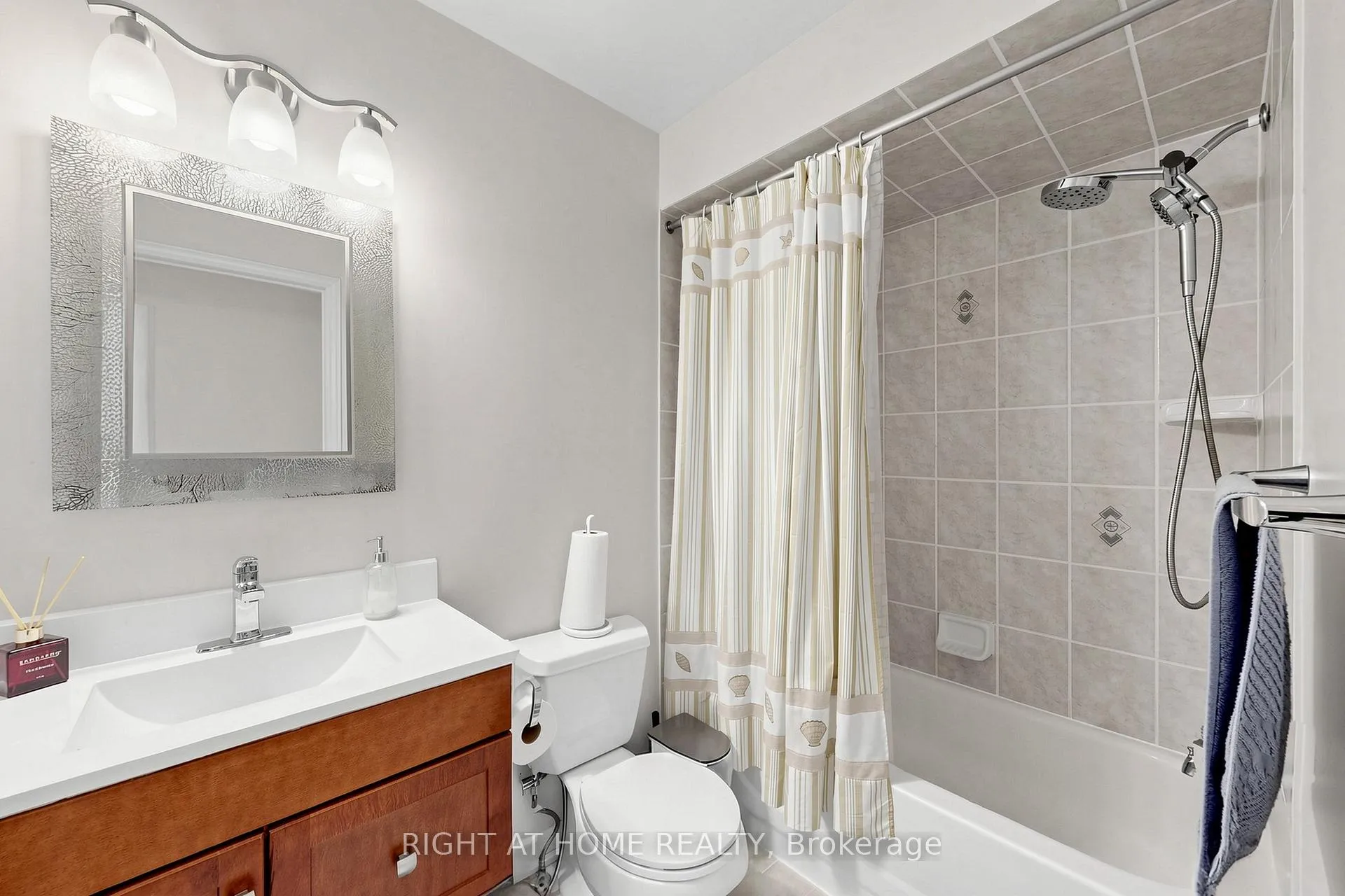 Photo 41 of 48 Harmony Road, Vaughan, Patterson — HOMEH