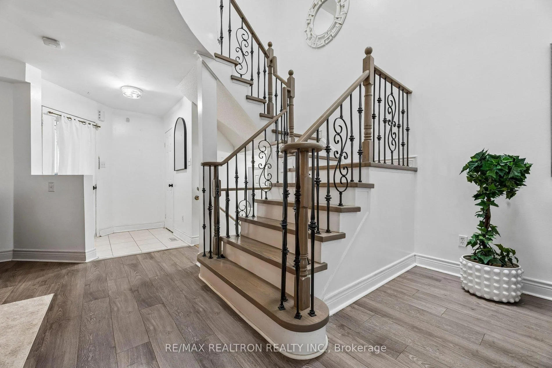 Photo 5 of 34 Tawn Crescent, Ajax, Central — HOMEH