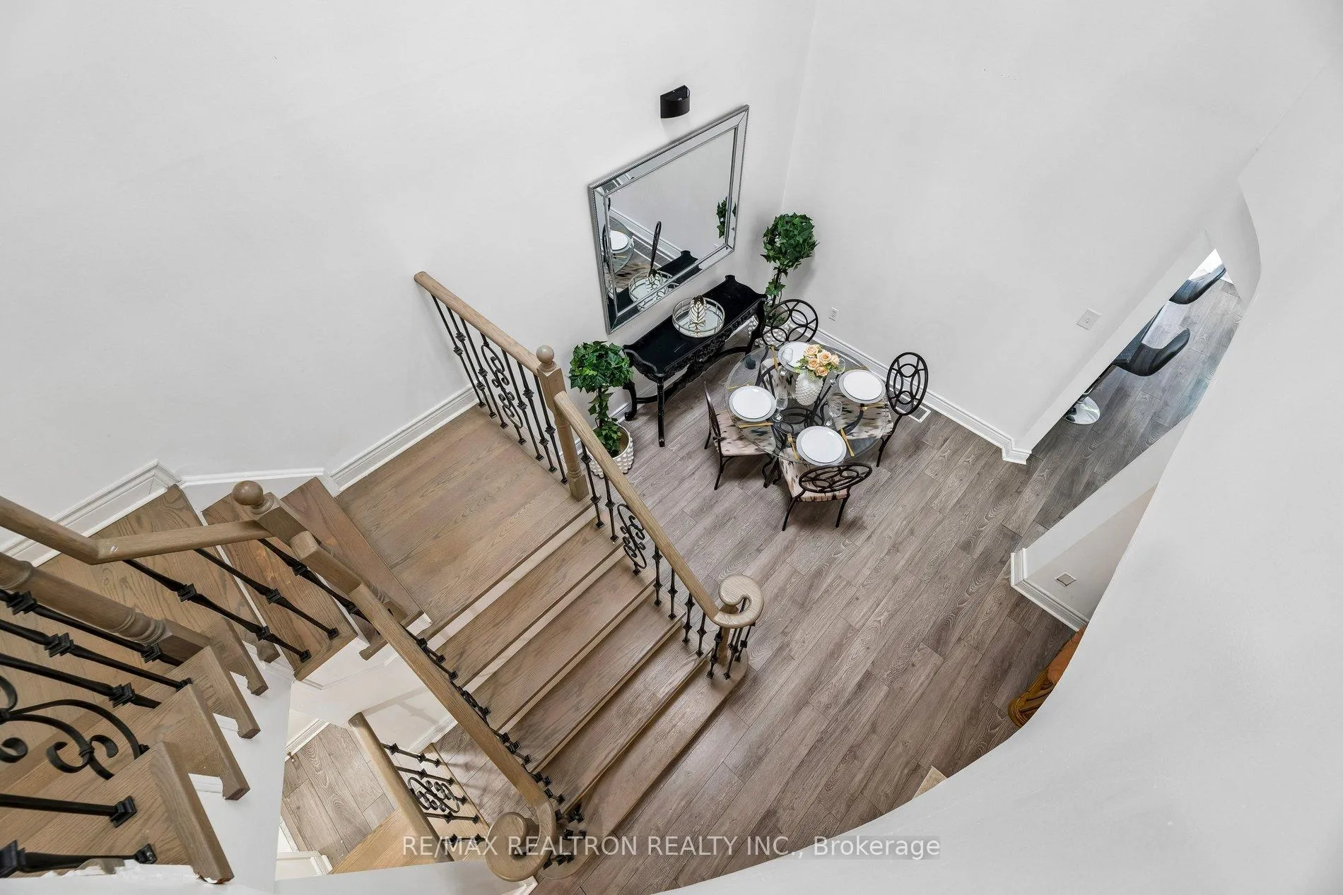 Photo 15 of 34 Tawn Crescent, Ajax, Central — HOMEH