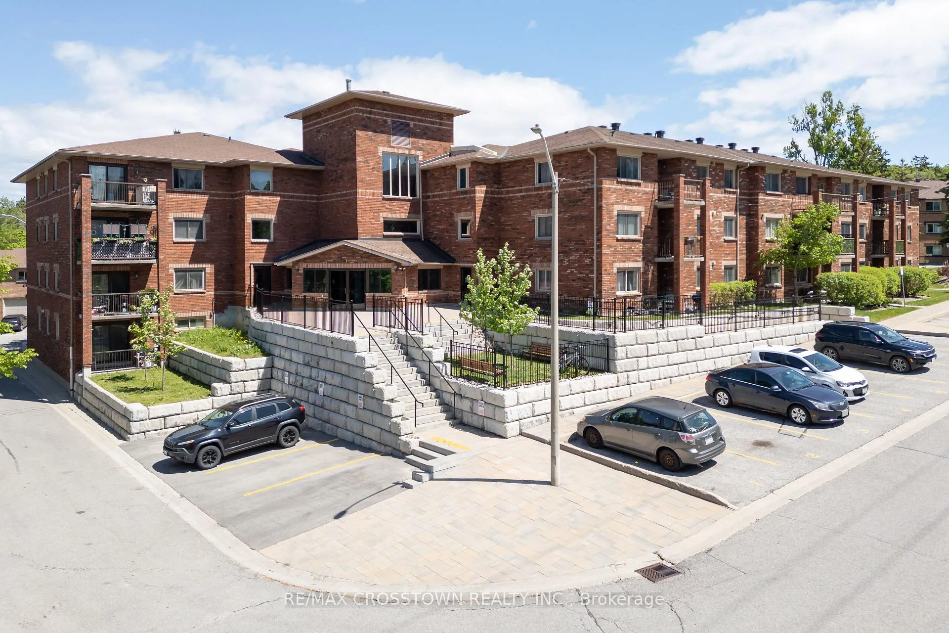 Photo 3 of Unit 303, 1 Quail Crescent, Barrie, Ardagh — HOMEH