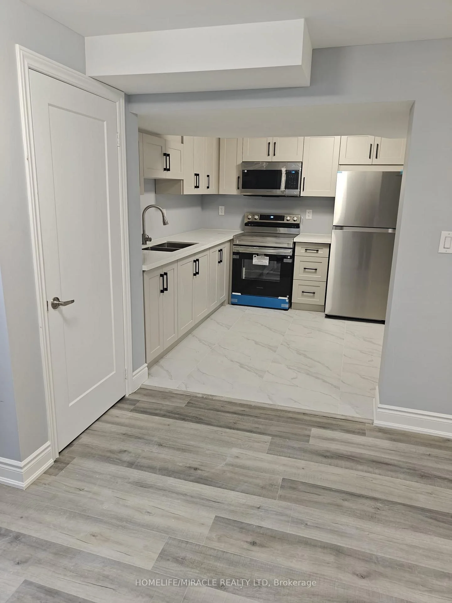Photo 12 of 28 Crossmore Crescent, Cambridge, Westview — HOMEH