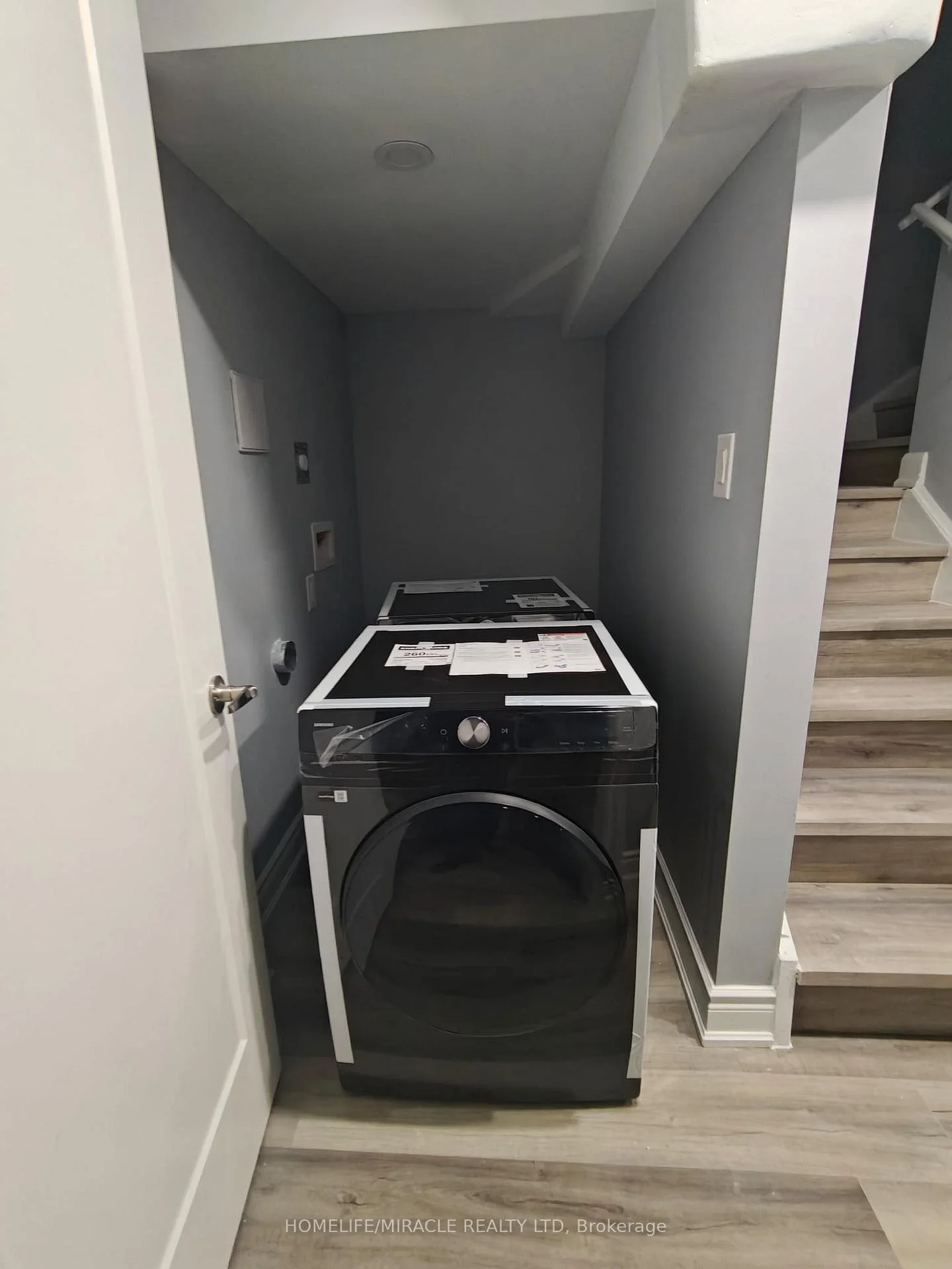 Photo 13 of 28 Crossmore Crescent, Cambridge, Westview — HOMEH