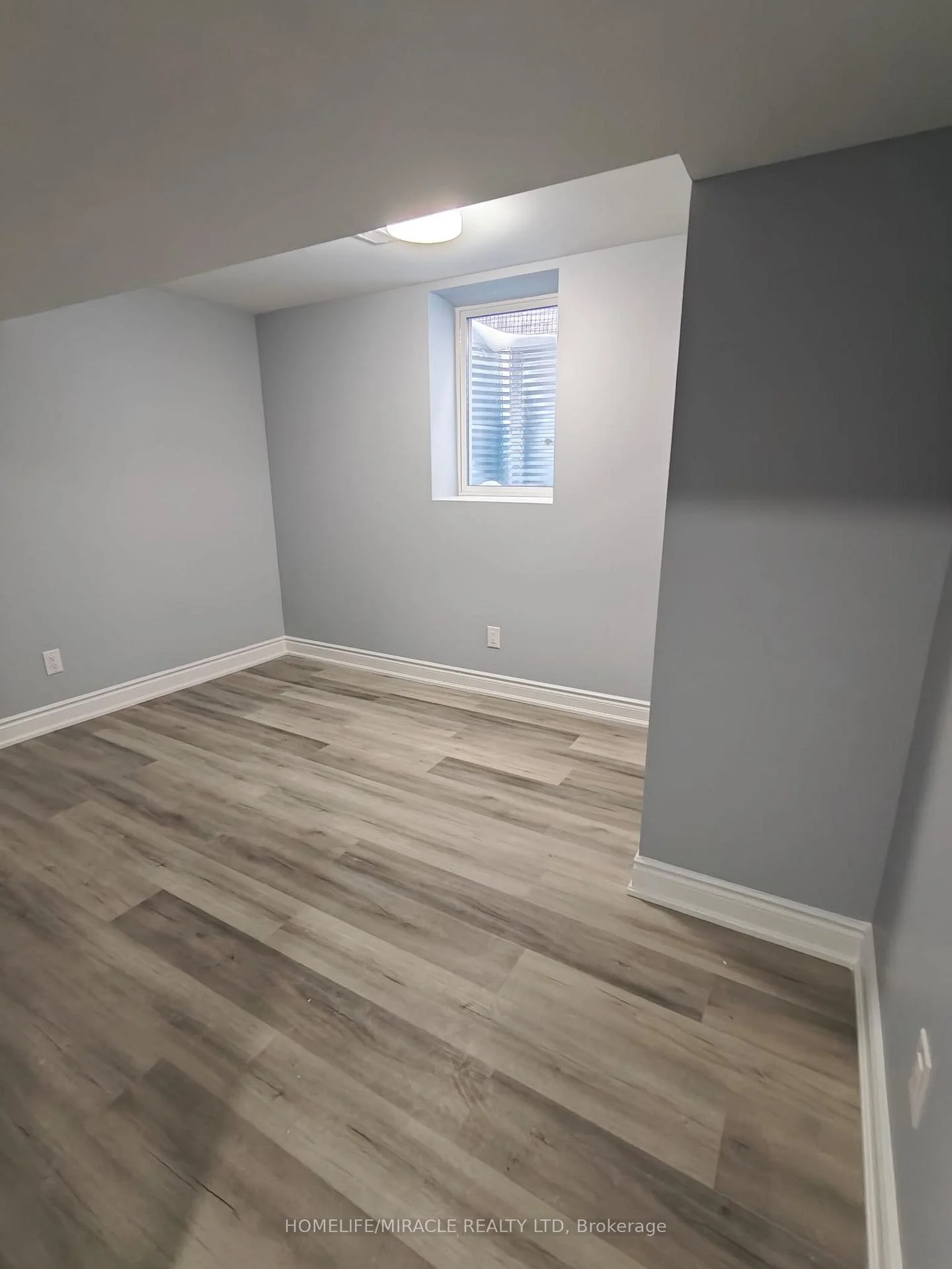 Photo 14 of 28 Crossmore Crescent, Cambridge, Westview — HOMEH