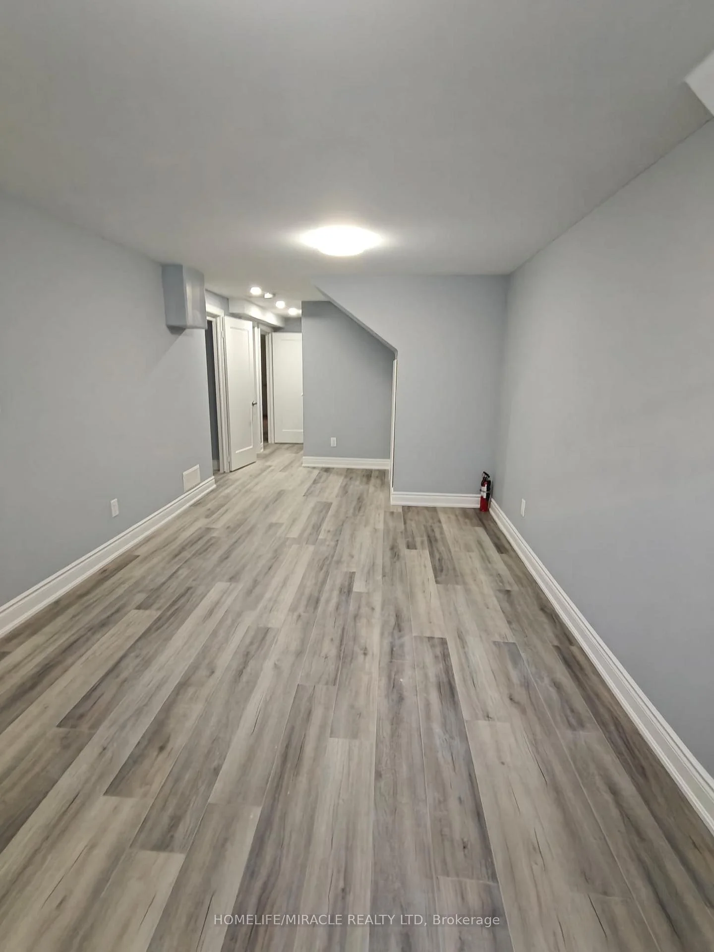 Photo 15 of 28 Crossmore Crescent, Cambridge, Westview — HOMEH